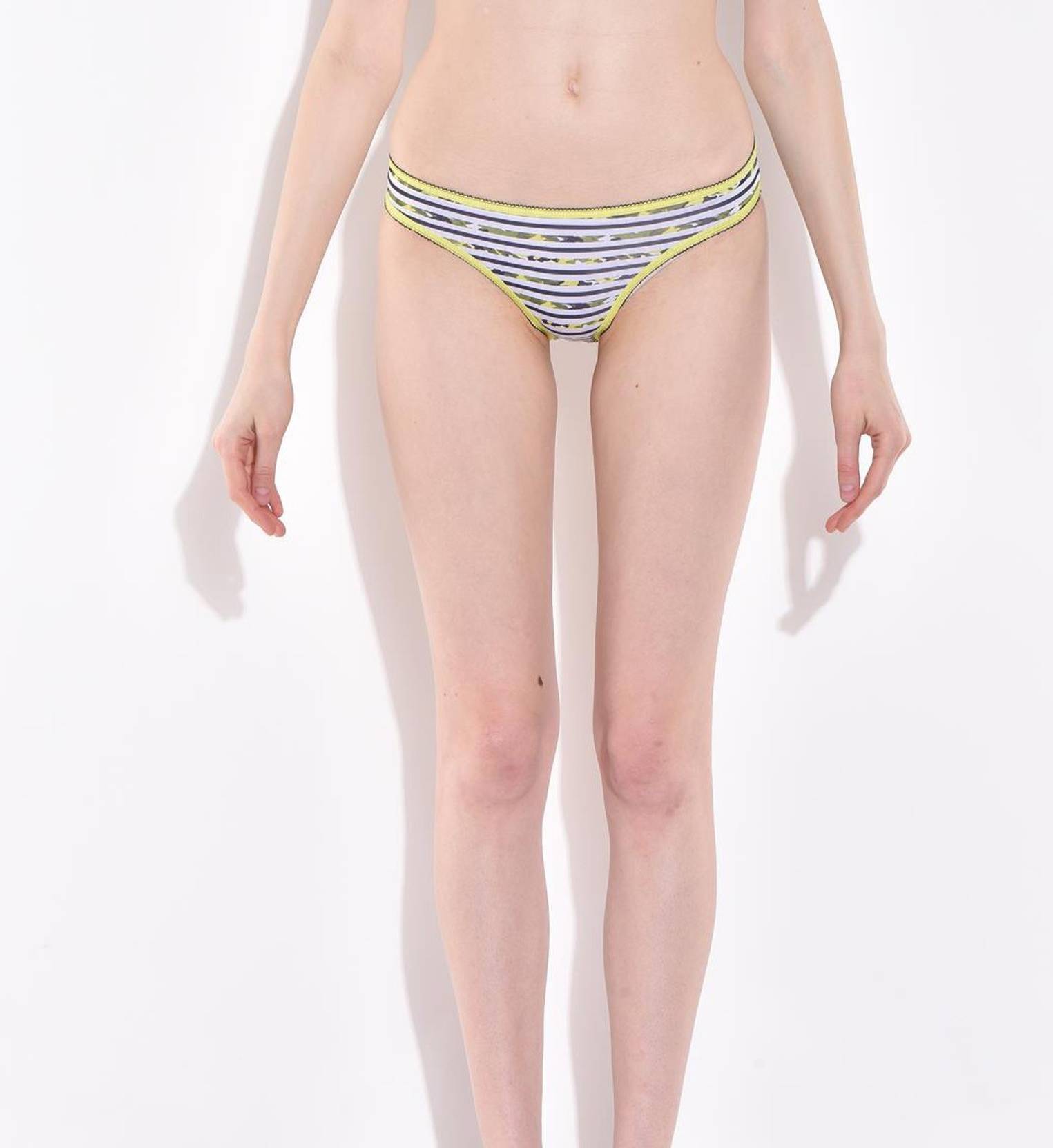 WomenHipsterMulticolorPanty-0_jpg_55cb315e-2bb7-480b-800d-41d7ccc618ed.jpg