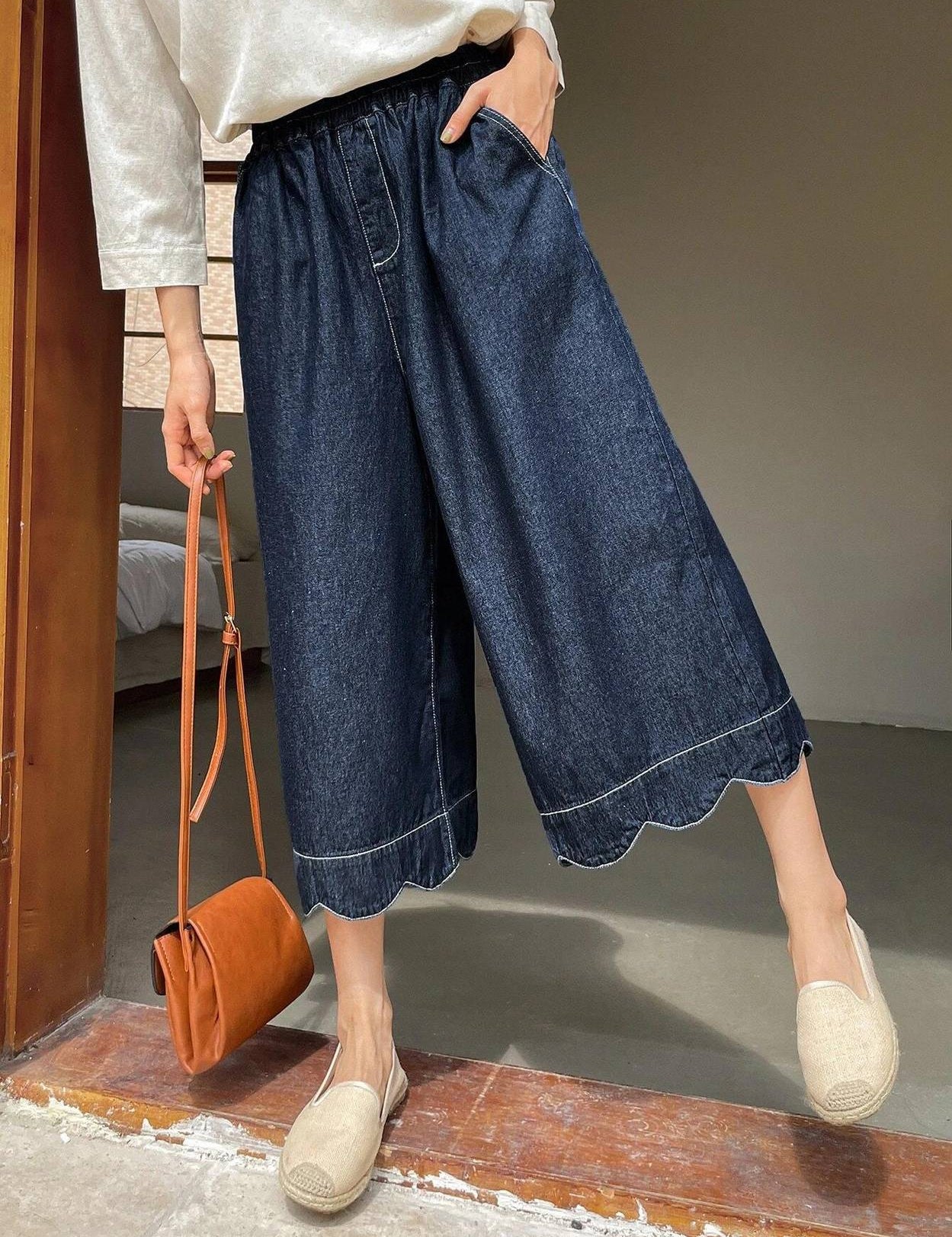 WomenRegularHighRiseDarkBlueJeans-1_jpg_f2985f16-3b1d-475d-8d7a-6acd96ac428b.jpg