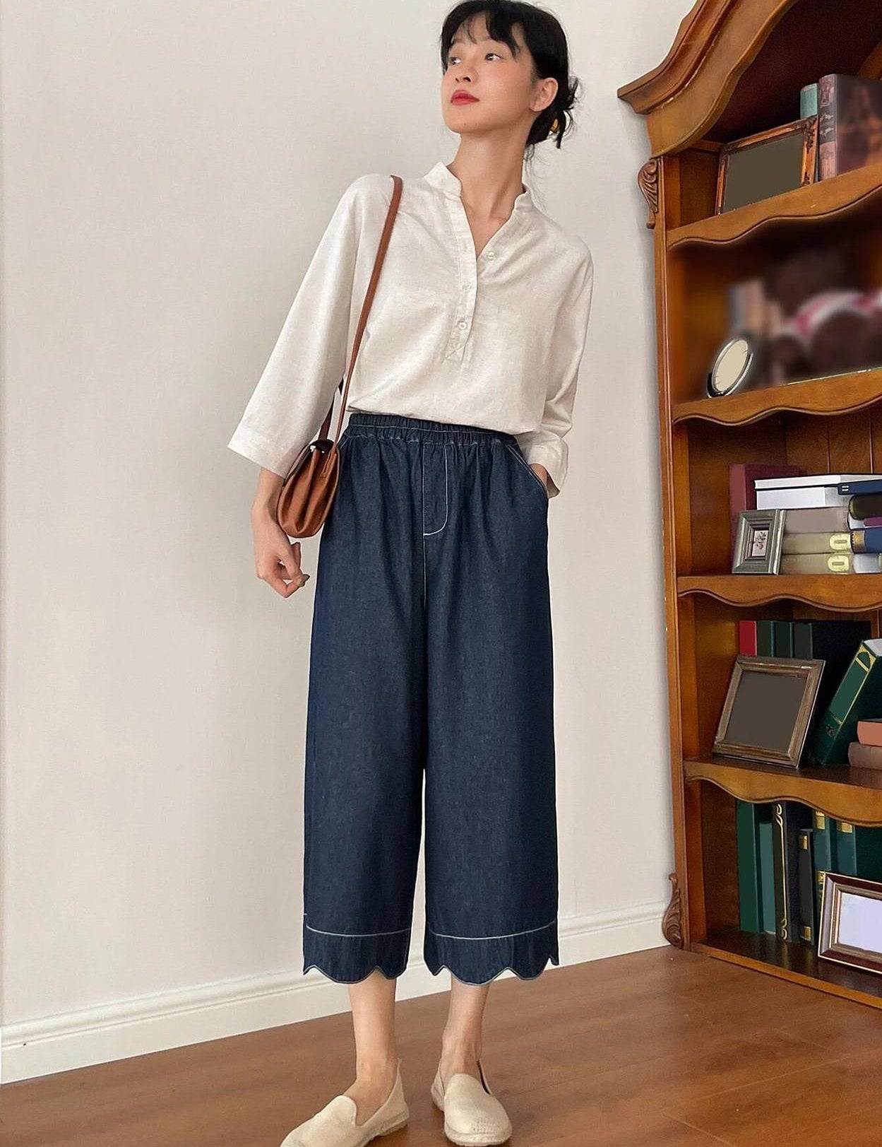 WomenRegularHighRiseDarkBlueJeans-3_jpg_a865ad8c-25f1-42b7-b344-08c96b07c6f7.jpg