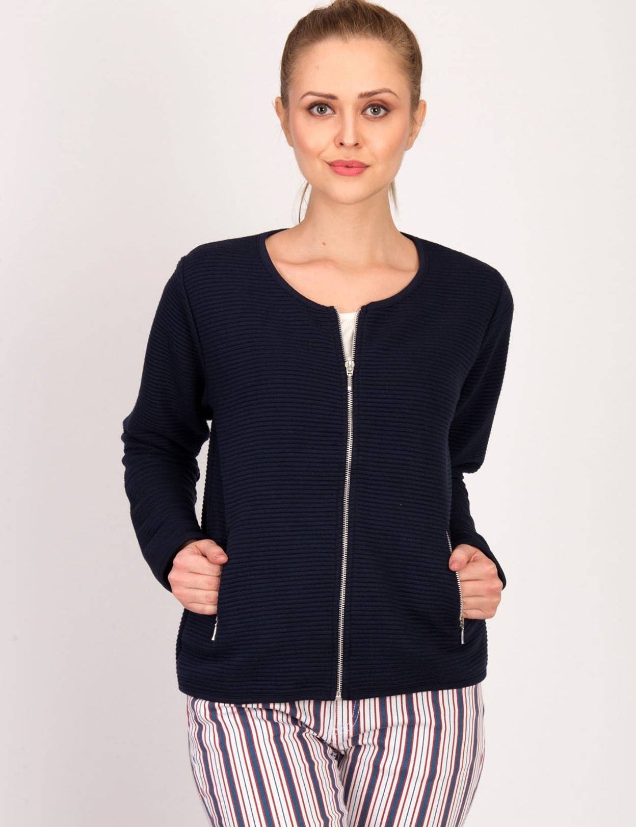 WomenSelfDesignCasualJacket-0_jpg_9b80ddb0-f303-47f5-ab1d-1871f99dec02.jpg