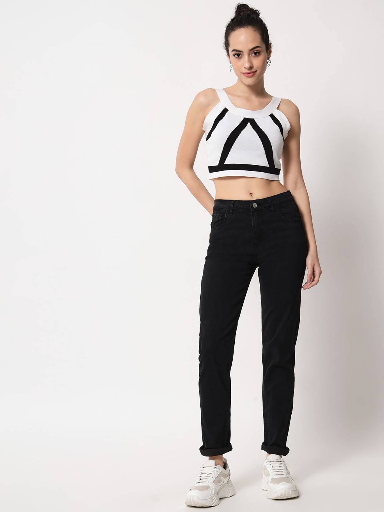 KOTTY Women Slim Mid Rise Black Jeans