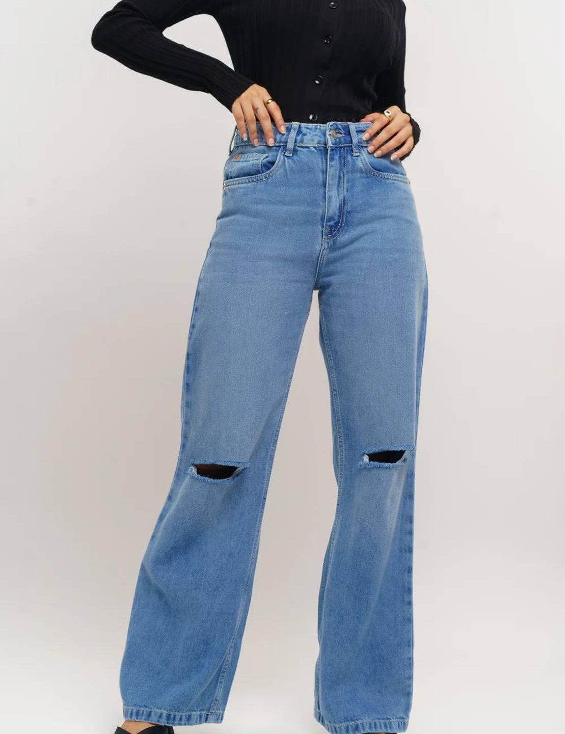WomenStraightFitHighRiseBlueJeans-0_jpg_5b2d9022-f883-4c43-8613-3057956ef664.jpg