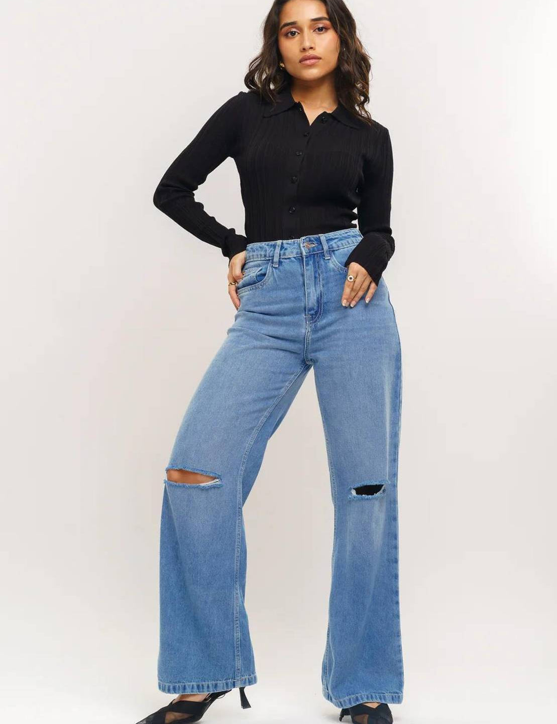 WomenStraightFitHighRiseBlueJeans-1_jpg_86036912-a735-4799-bd5f-0574789f33c2.jpg