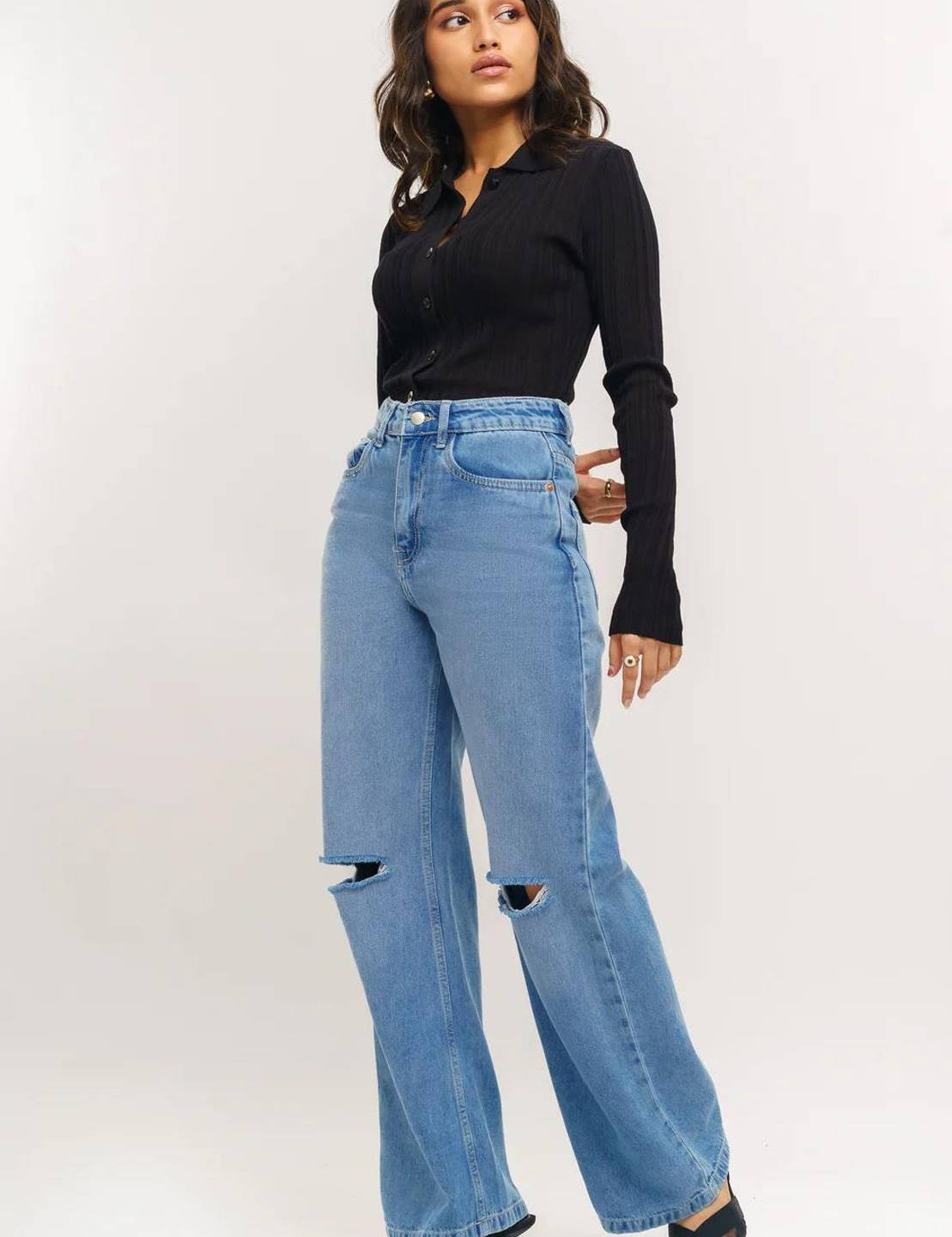 WomenStraightFitHighRiseBlueJeans-2_jpg_aa94d595-8206-4da8-8b08-2f4cd87b529e.jpg