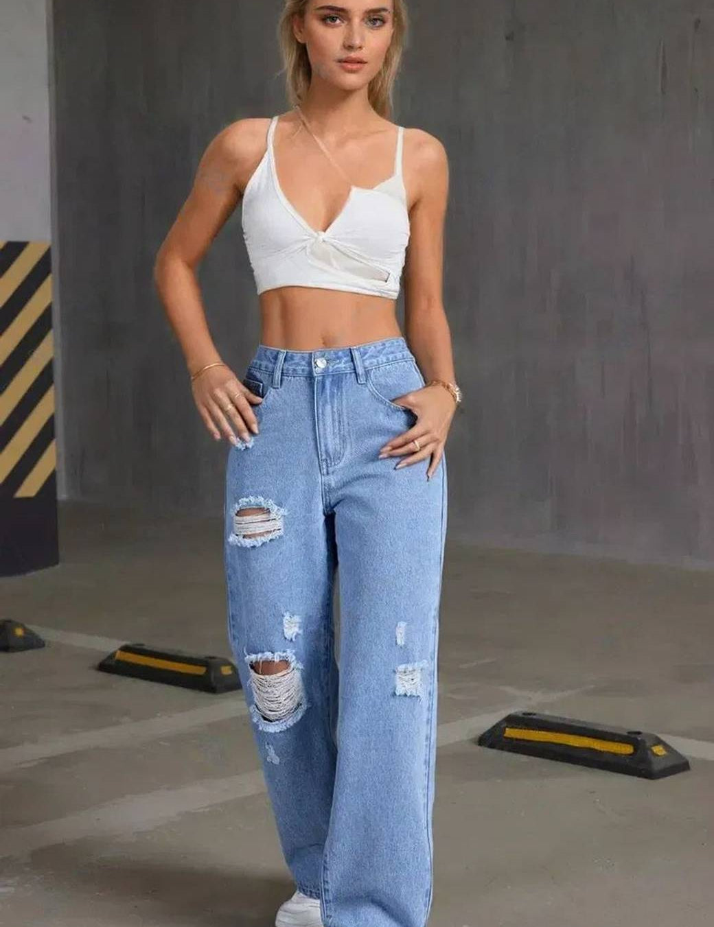 WomenStraightFitHighRiseLightBlueJeans-1.jpg_4.jpg