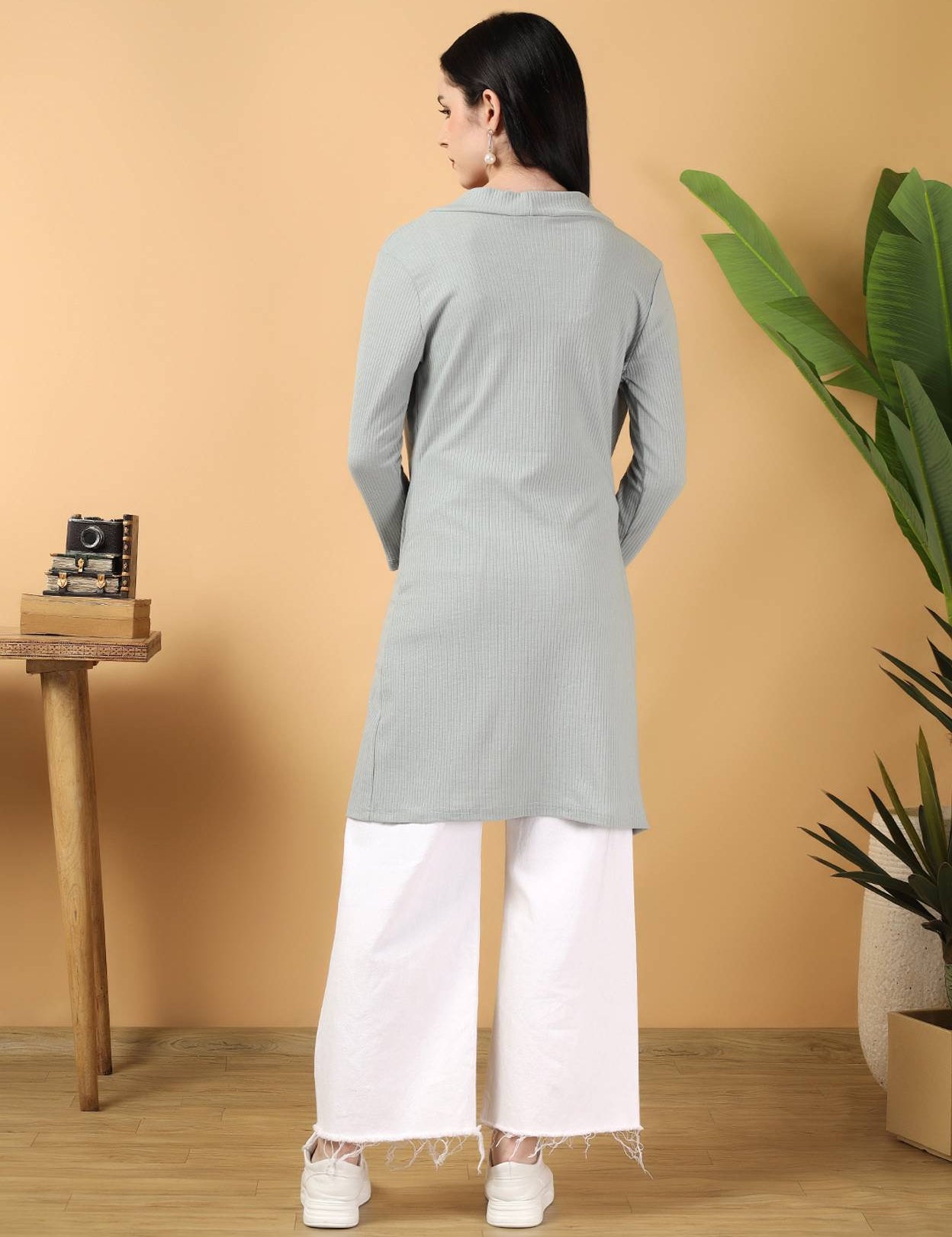 WomenStraightFullSleeveGreyShrug-1_jpg.jpg