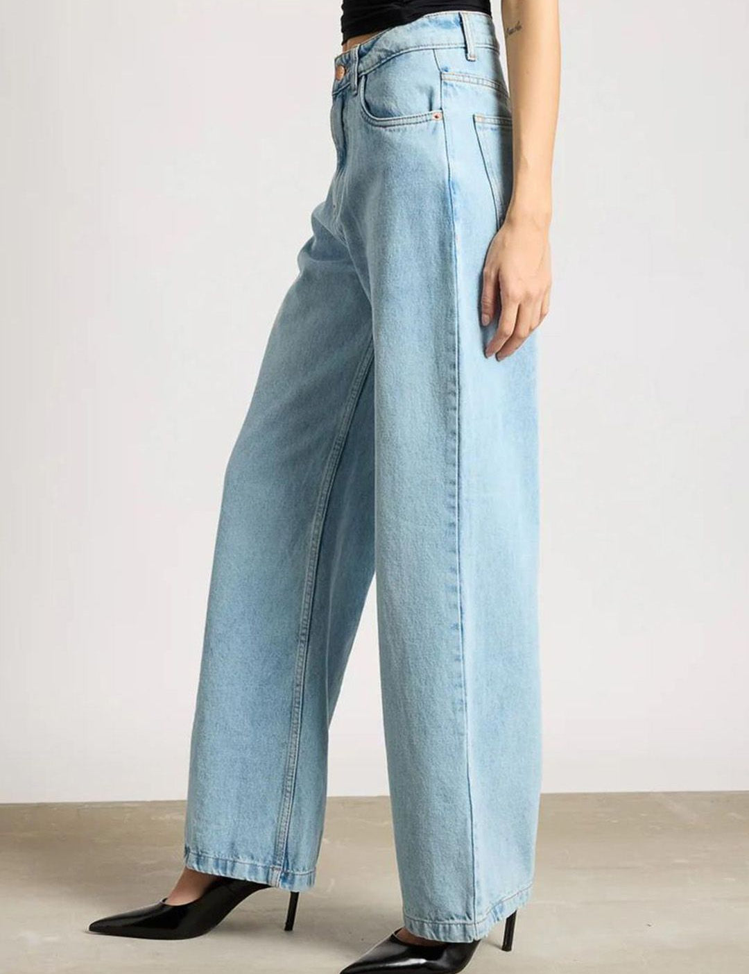 Kotty Women Jean Straight Fit High-Rise Heavy Fade Stretchable Jeans