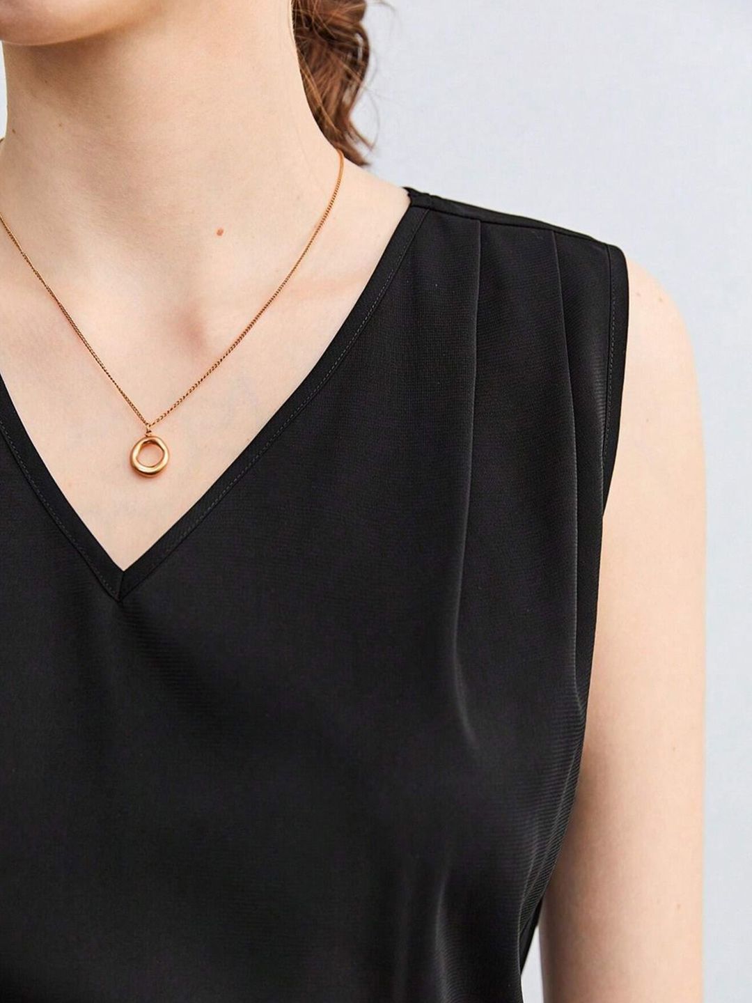 Kotty Women Solid V-Neck Top