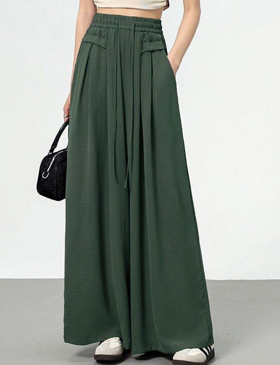 Kotty Women Loose Fit High-Rise Pleated Cotton Trousers