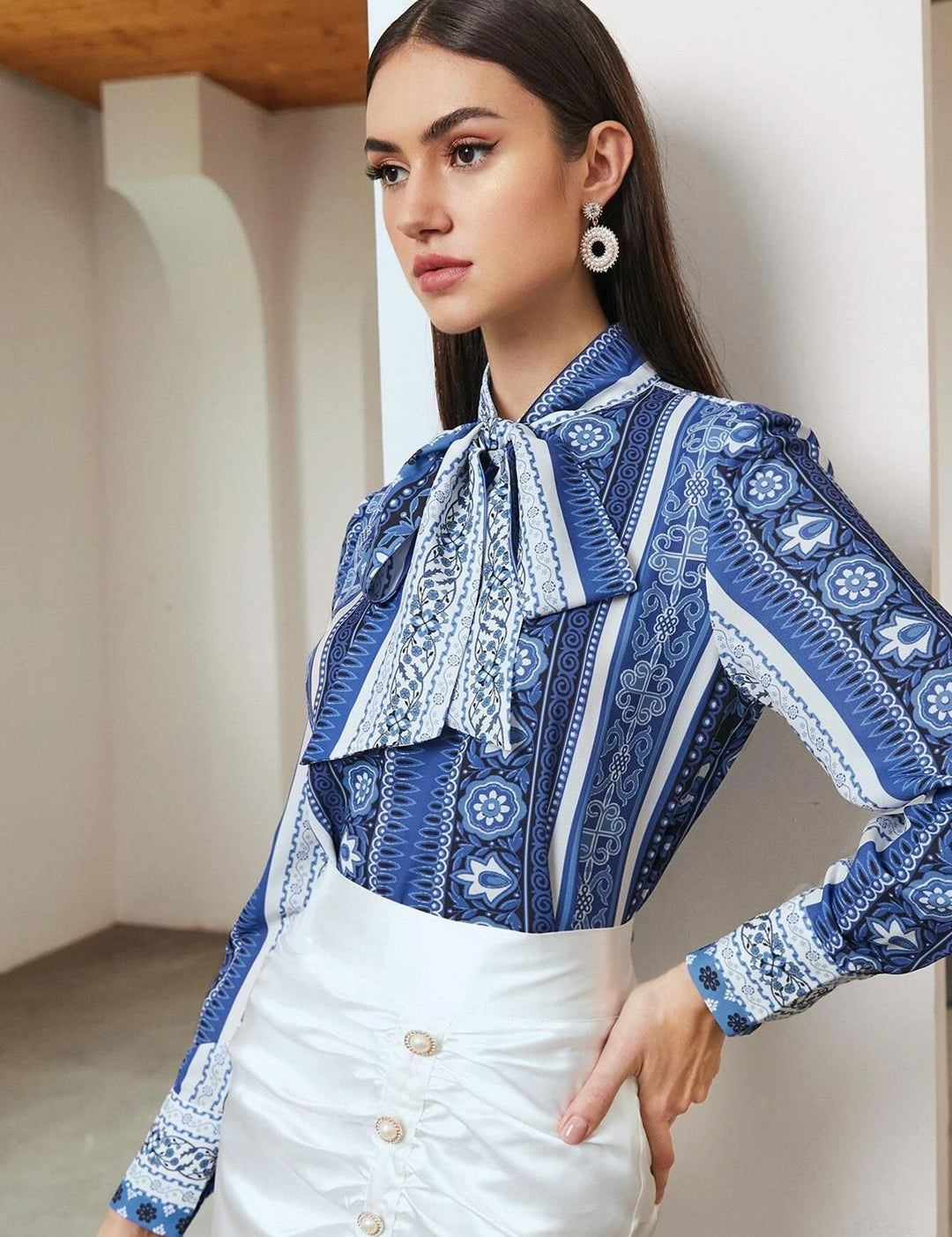 Kotty Women Printed Tie-Up Neck Long Sleeves Satin Top