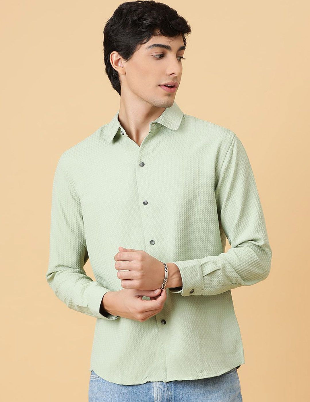 Kotty Men Relaxed Spread Collar Solid Casual Shirt