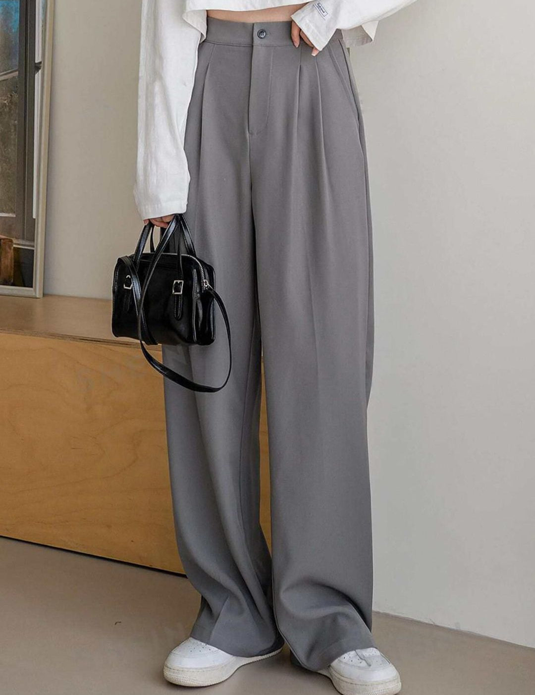 Kotty Women Relaxed Straight Leg Straight Fit High-Rise Easy Wash Trousers