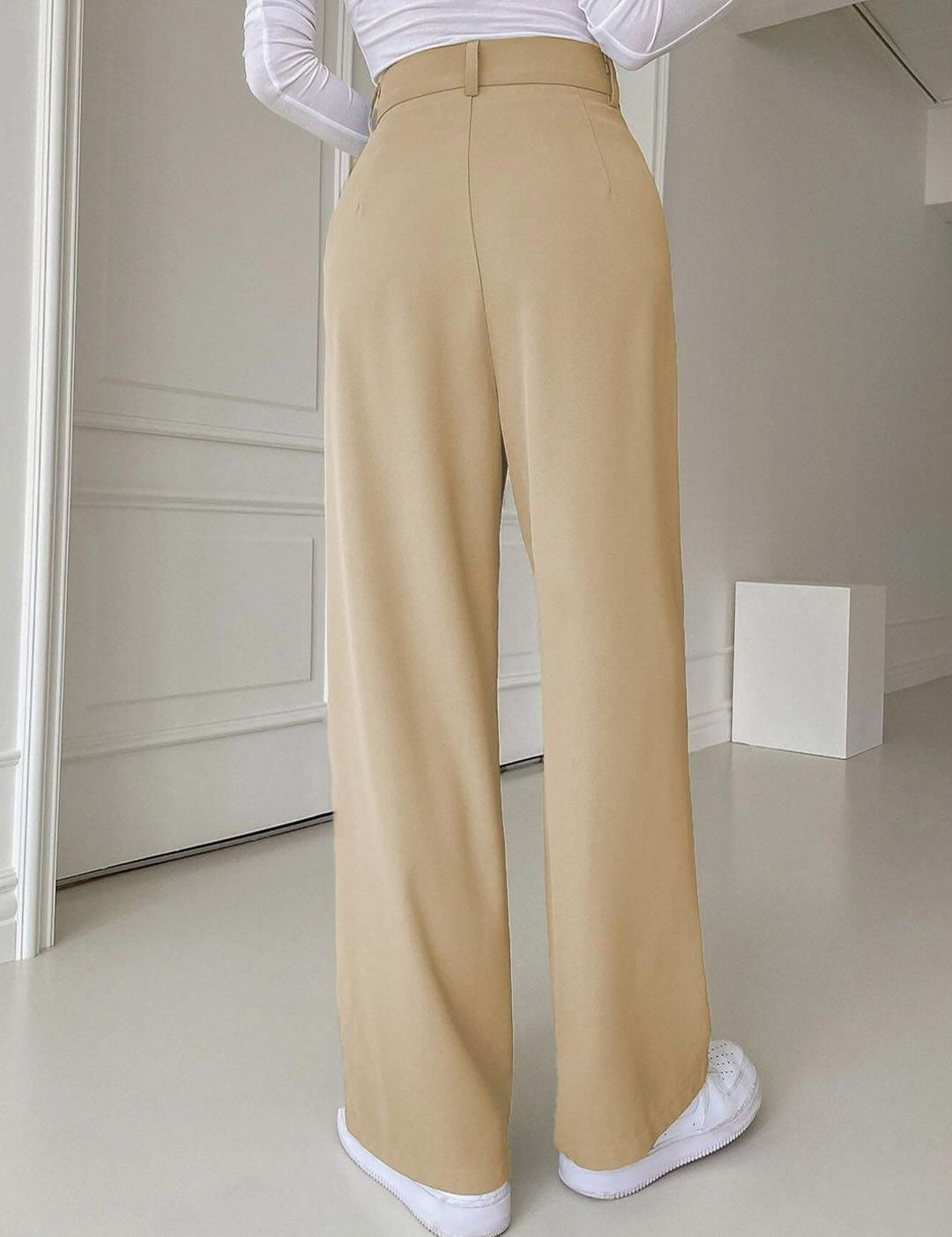 Kotty Women Relaxed Straight Leg Straight Fit High-Rise Trousers