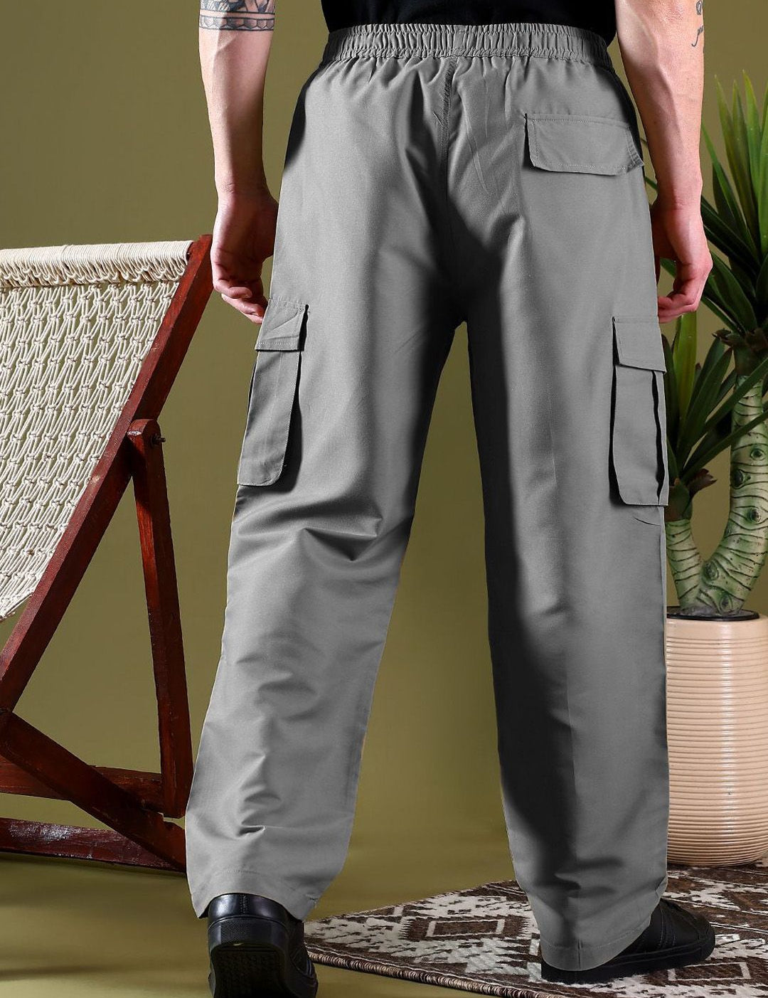 Kotty Men Low-Rise Easy Wash Pleated Cargos Regular Fit Trousers