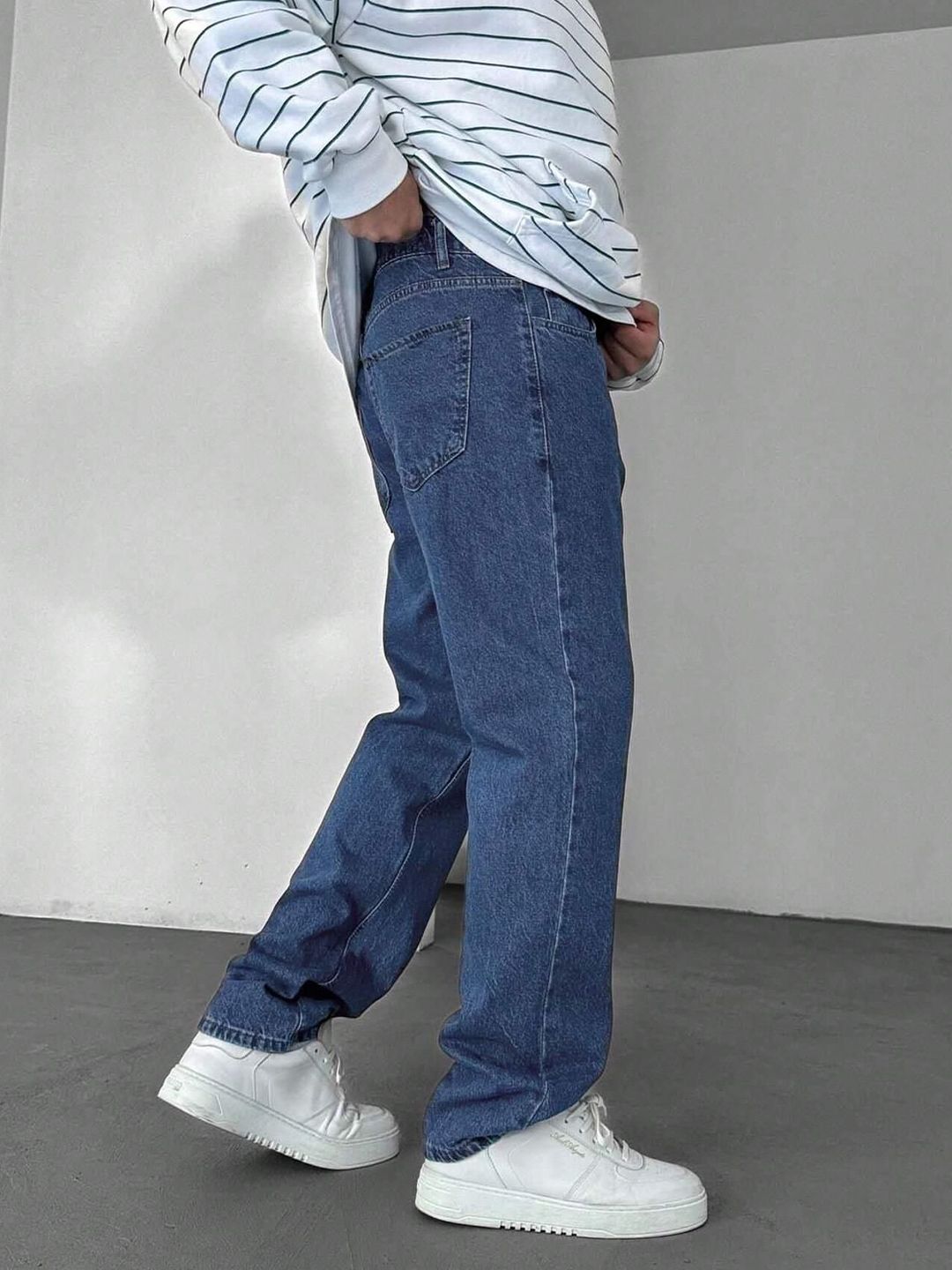 Kotty Men Straight Fit Low-Rise Light Fade Stretchable Jeans