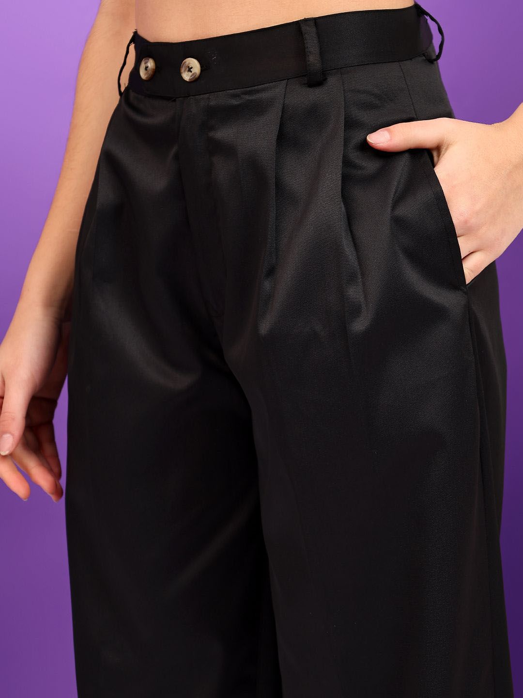 Kotty Women Relaxed Straight Leg Straight Fit High-Rise Easy Wash Pleated Trousers