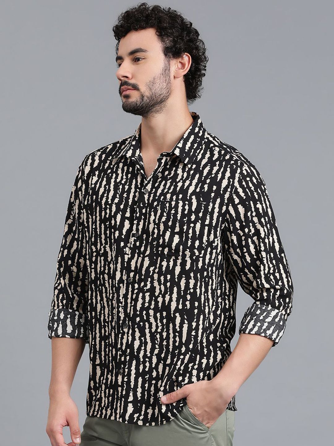 Kotty Men Spread Collar Abstract Printed Cotton Casual Shirt