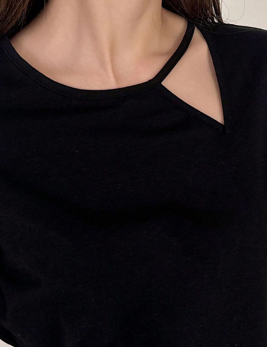 Kotty Women Round Neck Short Sleeves Top With Cut Out Details