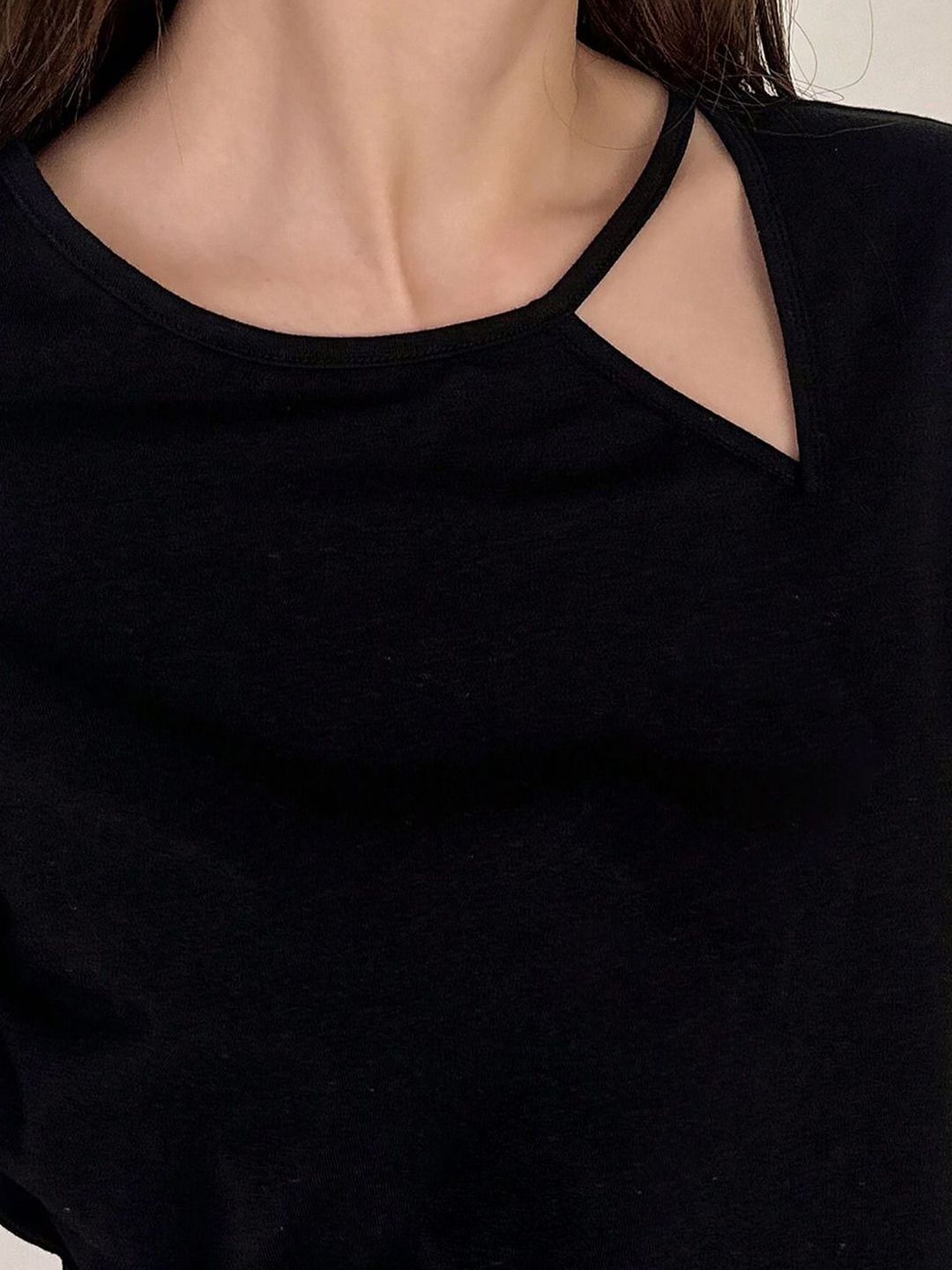 Kotty Women Round Neck Short Sleeves Top With Cut Out Details