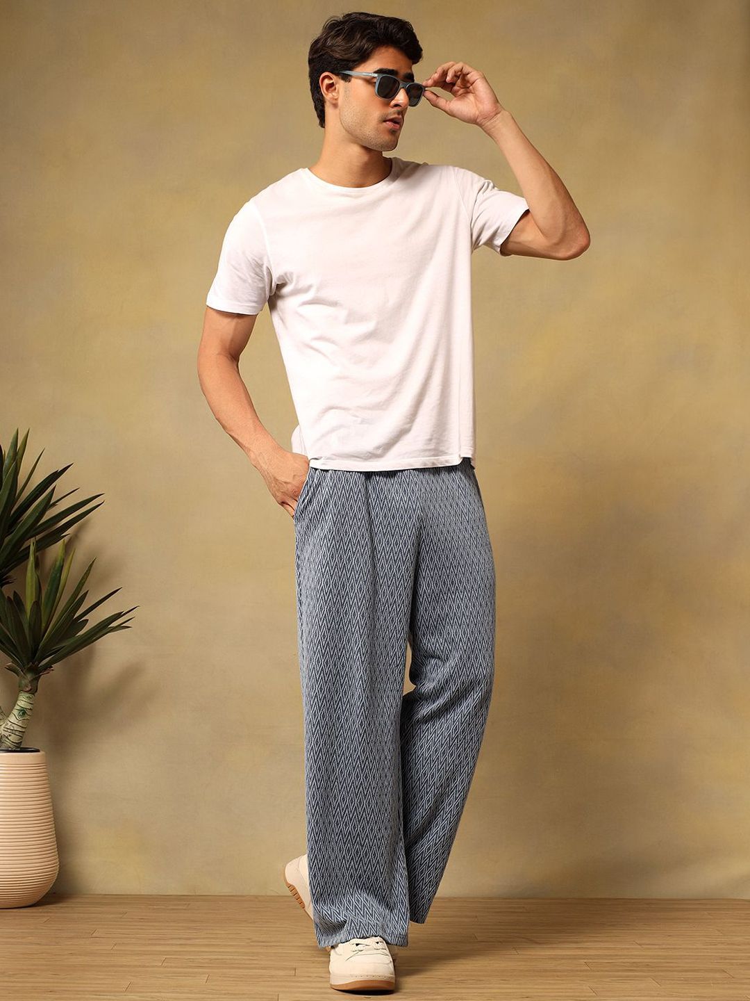 Kotty Men Geometric Printed Relaxed Fit Mid-Rise Trouser