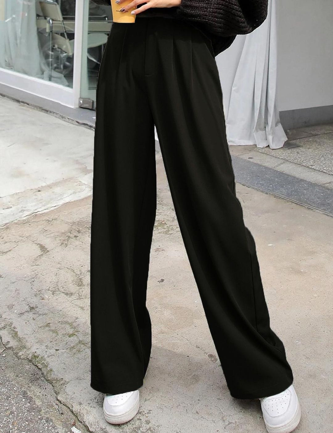 Kotty Women Relaxed Straight Leg Straight Fit High-Rise Easy Wash Pleated Trousers