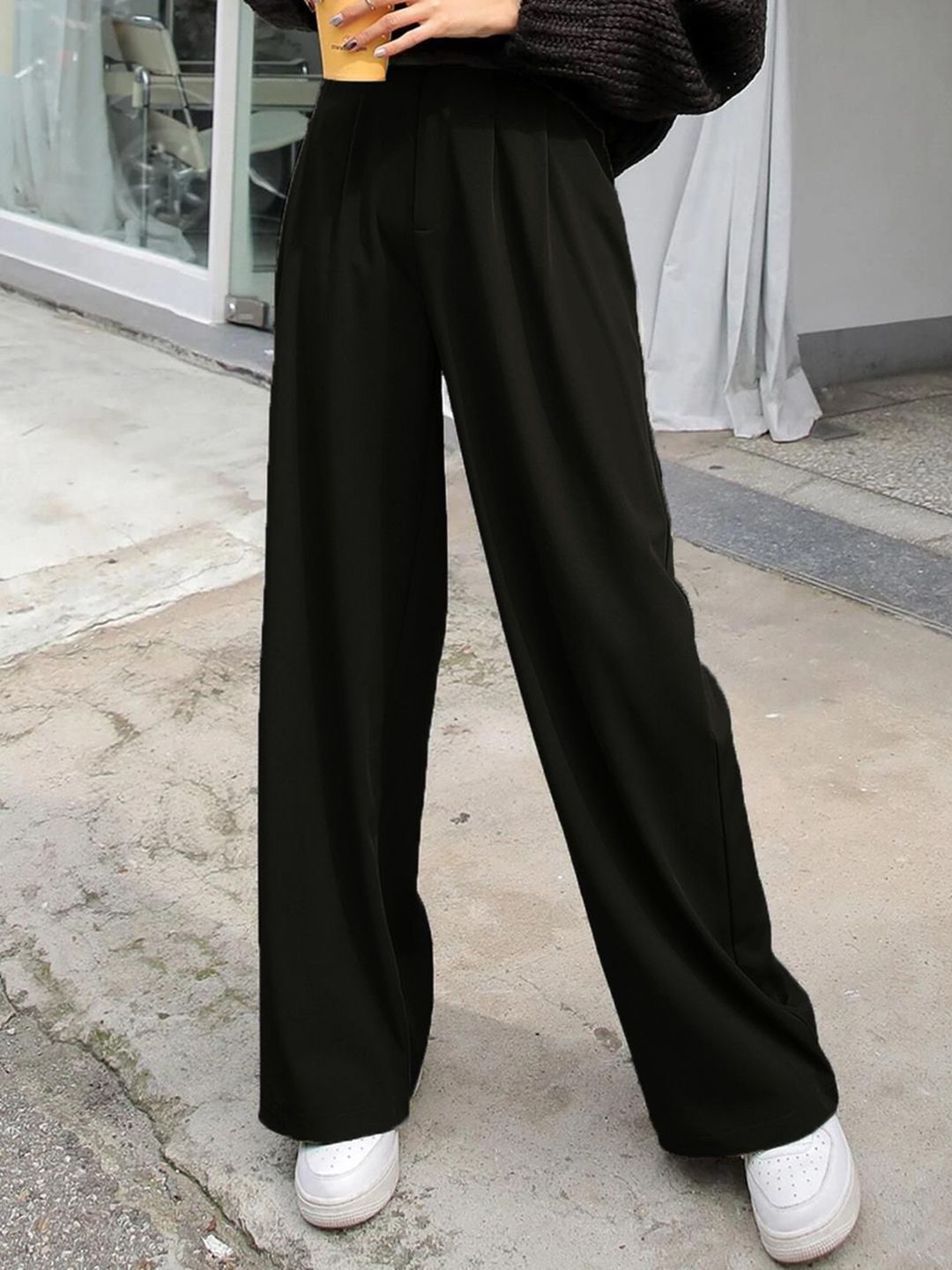 Kotty Women Relaxed Straight Leg Straight Fit High-Rise Easy Wash Pleated Trousers