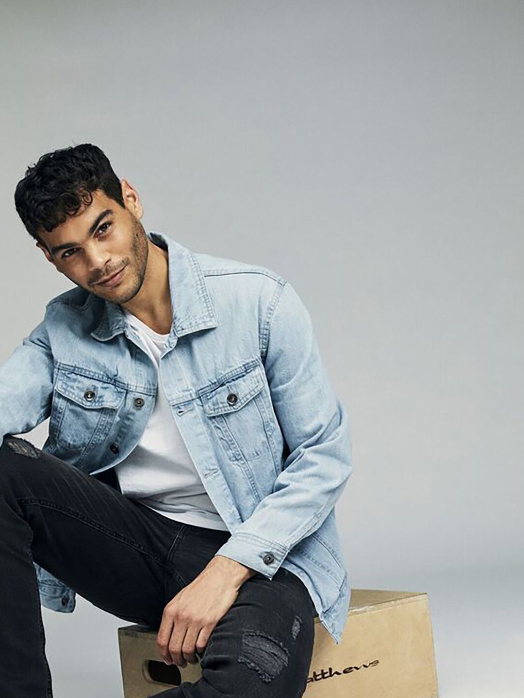 Kotty Blue Spread Collar Washed Denim Jacket