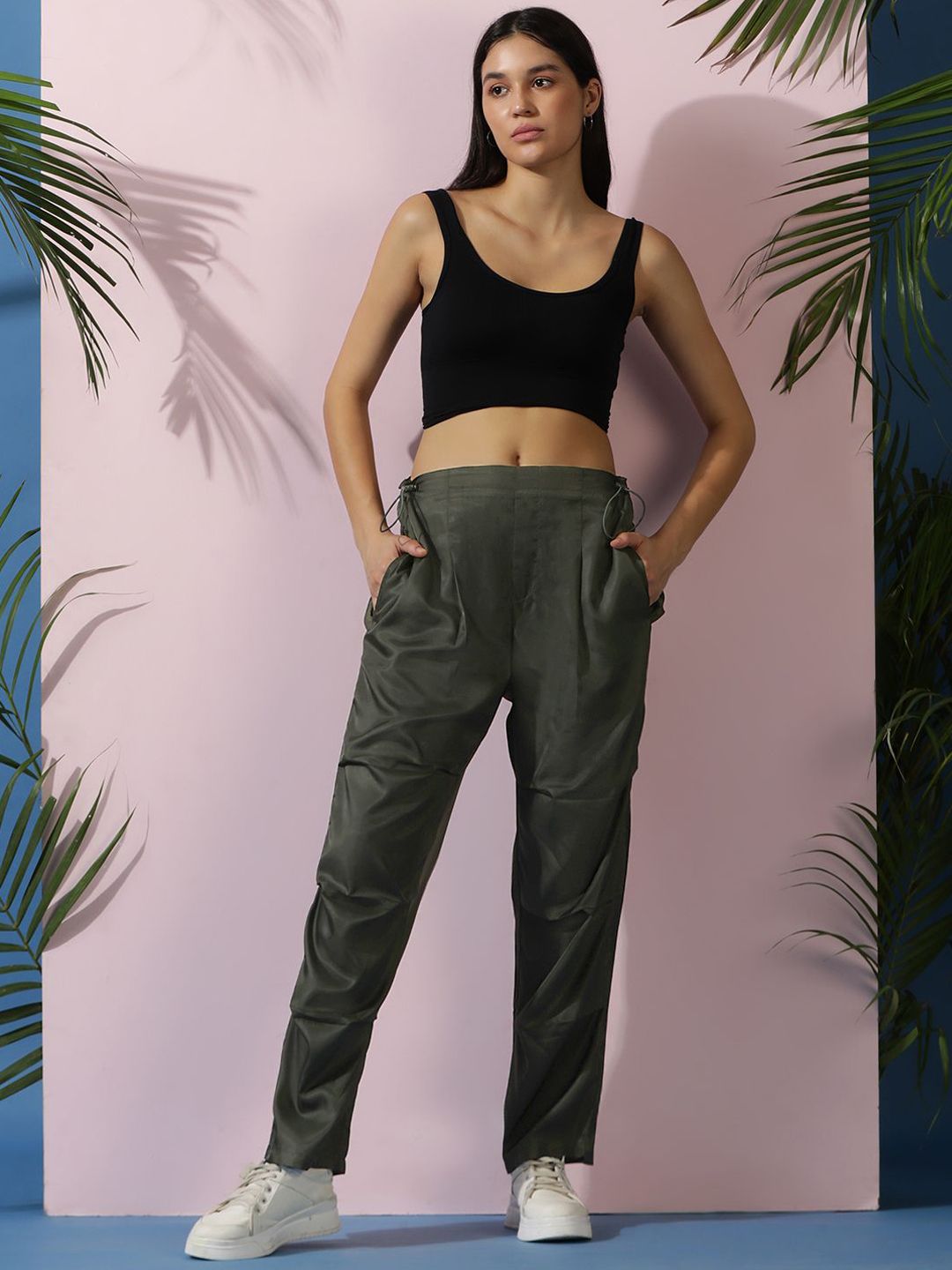 Kotty Women Relaxed High-Rise Easy Wash Pleated Cargos Trousers