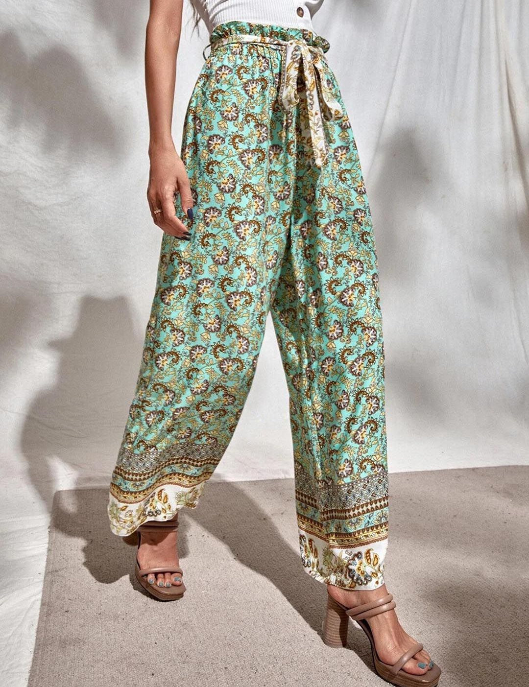 Kotty Women Green Floral Printed Trousers