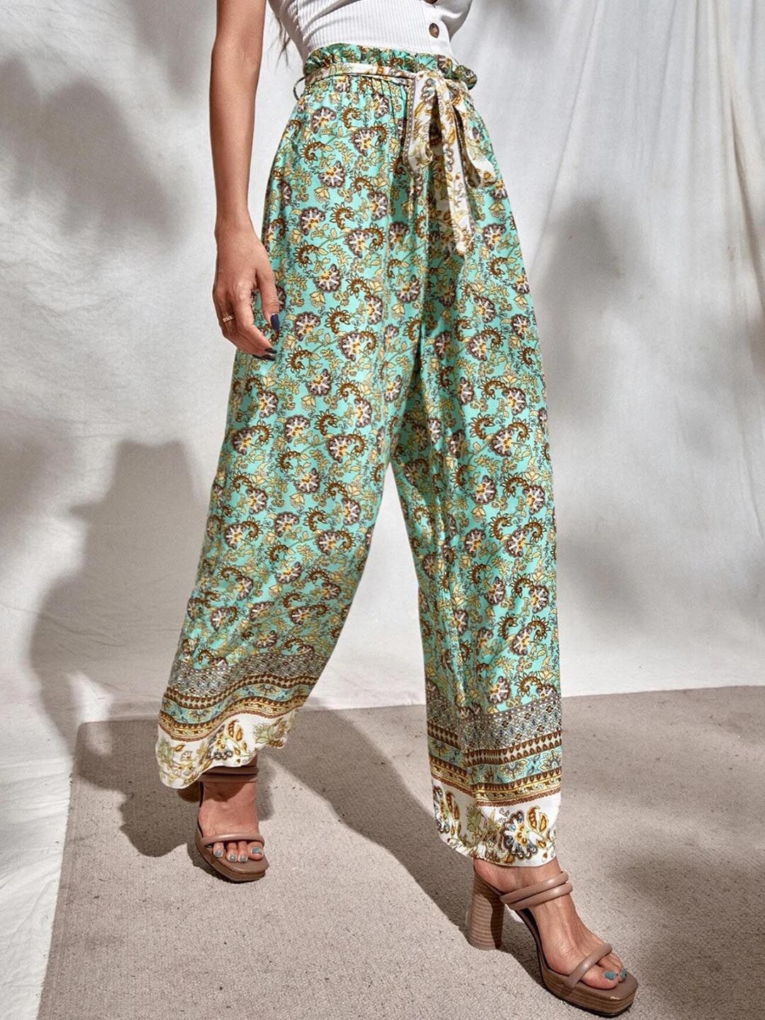 Kotty Women Green Floral Printed Trousers