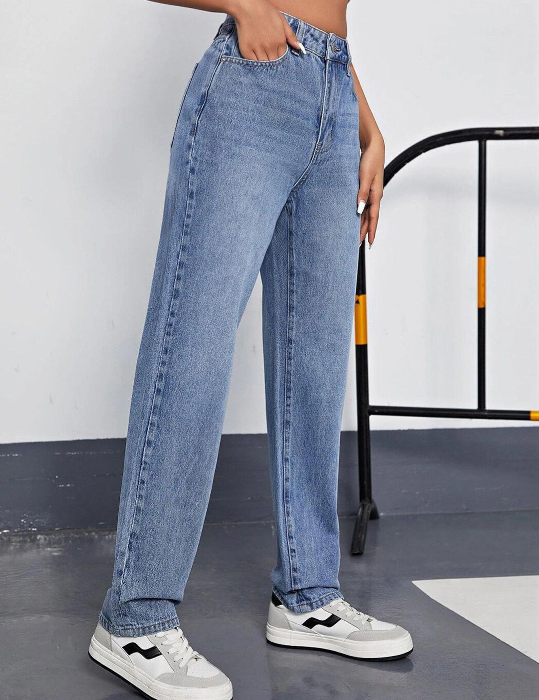 Kotty Women Jean Straight Fit High-Rise Light Fade Stretchable Jeans