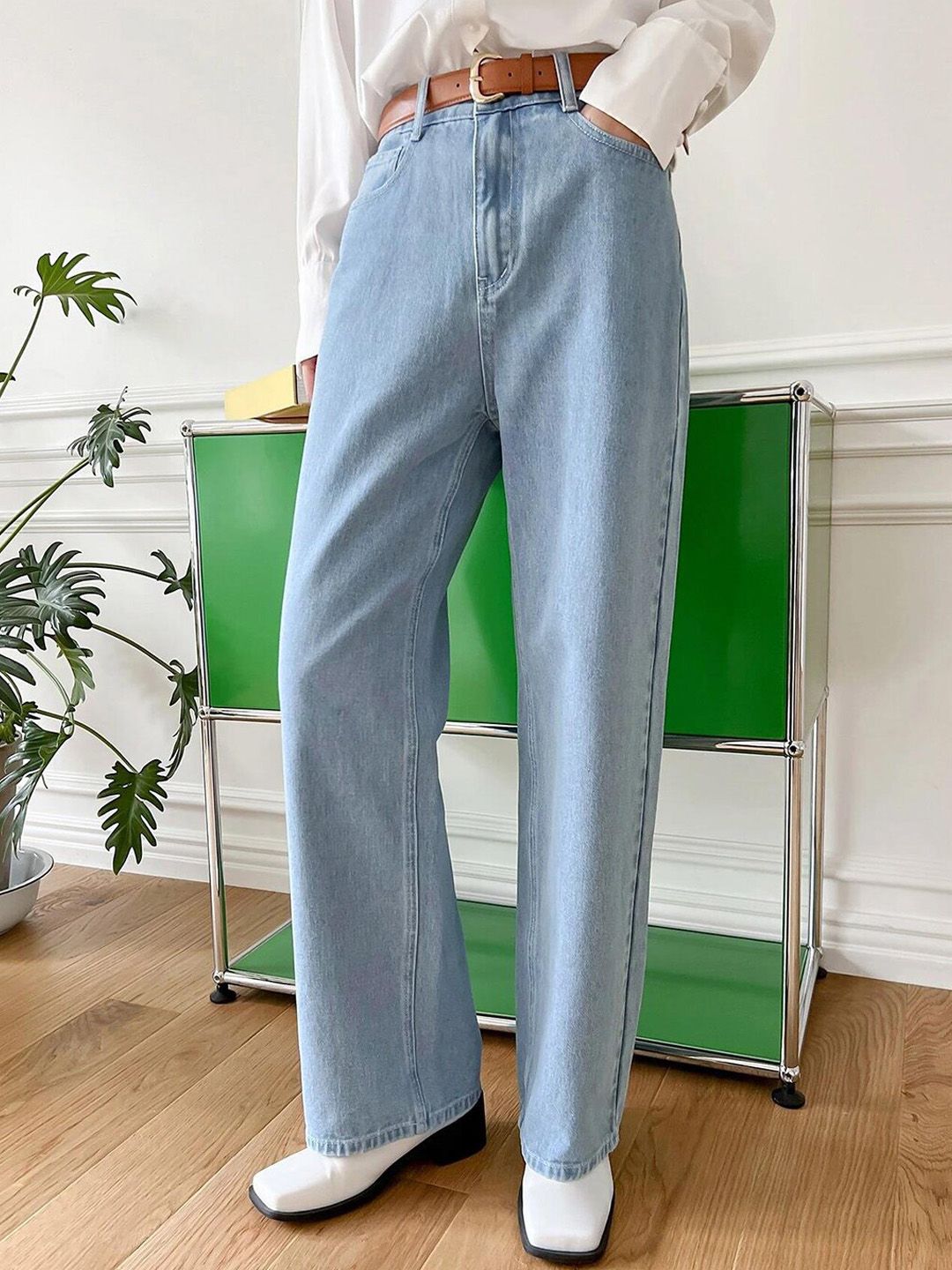 Kotty Women Straight Fit High-Rise Stretchable Jeans