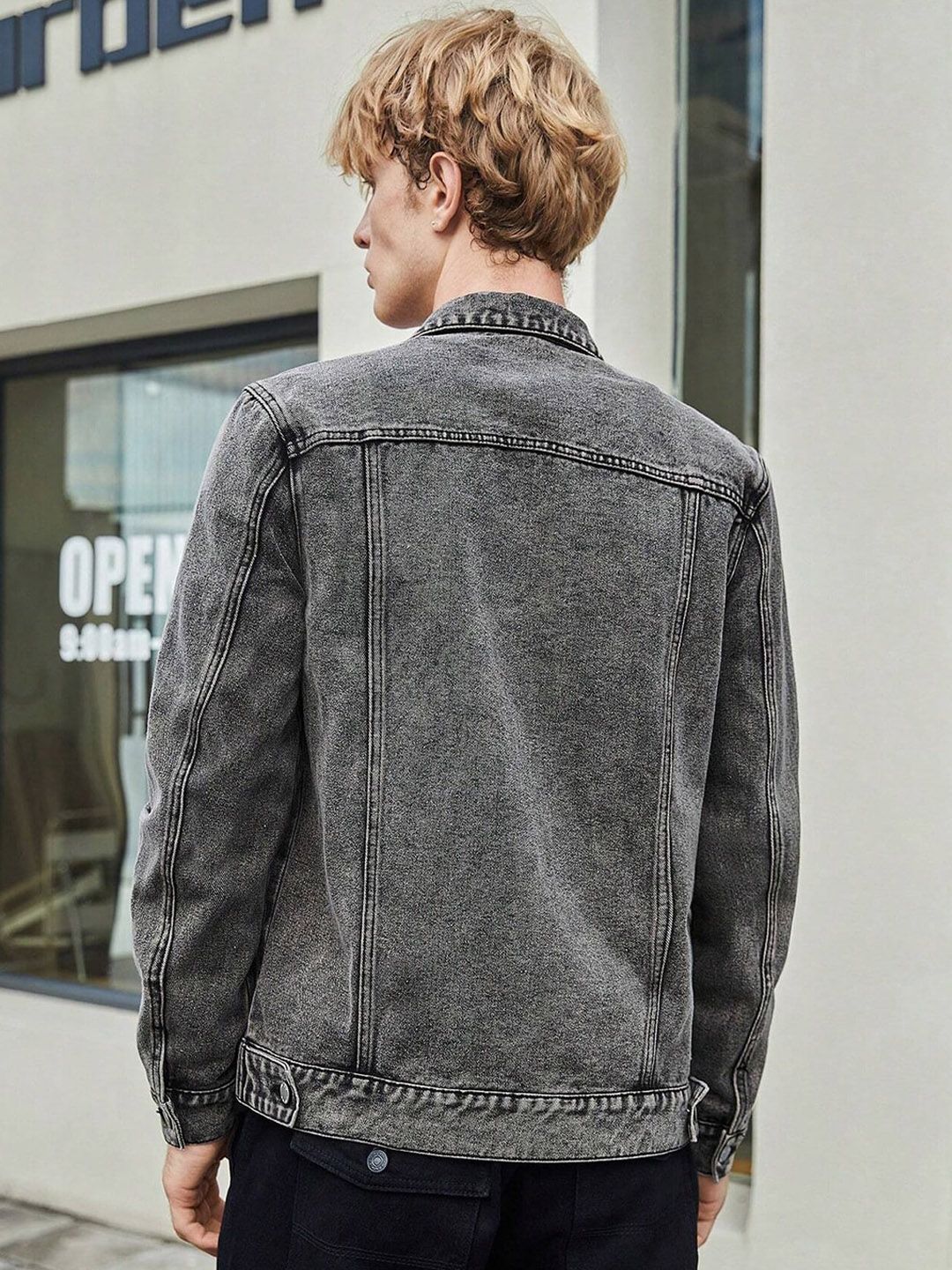 Kotty Spread Collar Washed Crop Denim Jacket