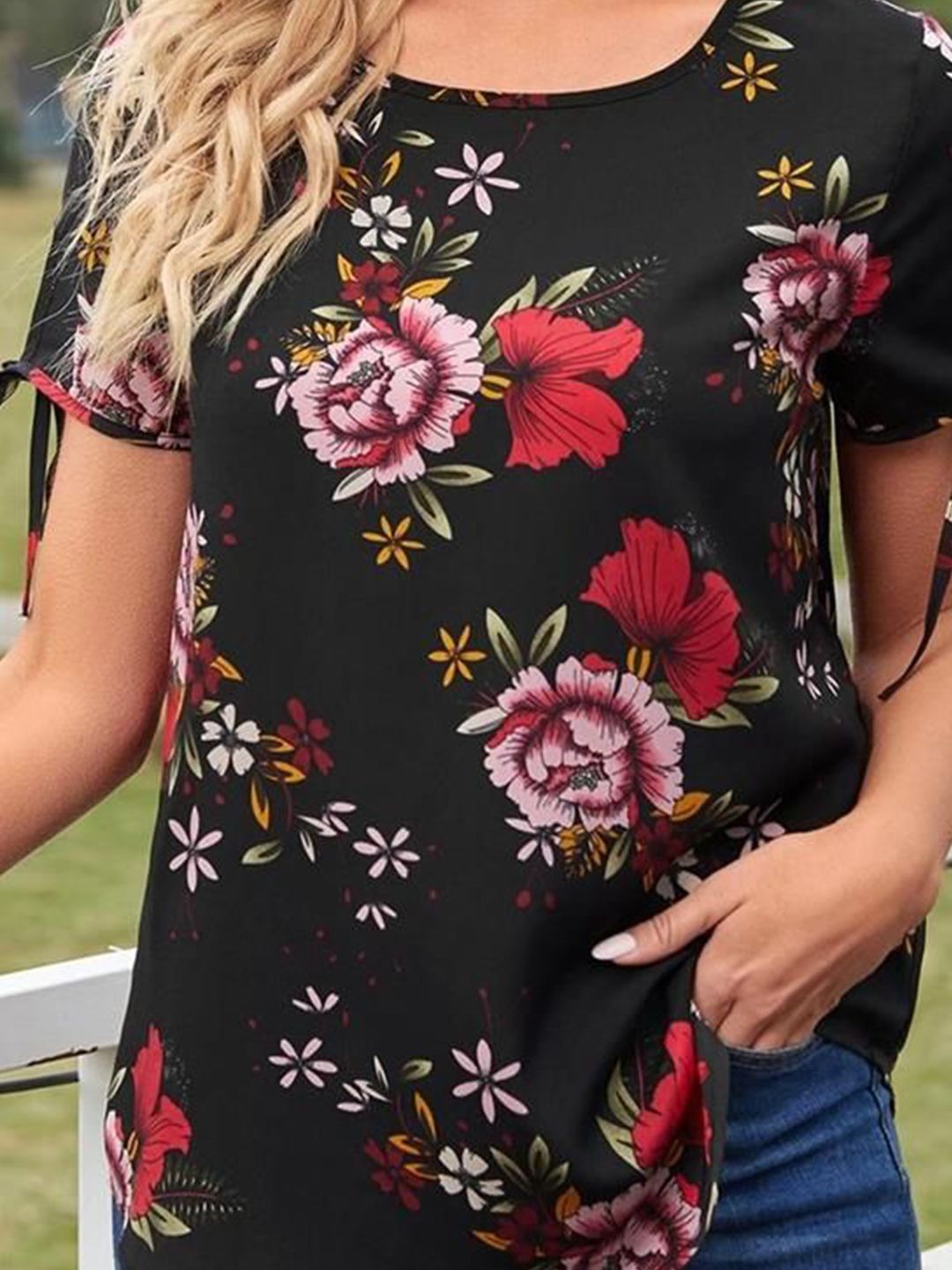 Kotty Floral Printed Round Neck Crepe Top