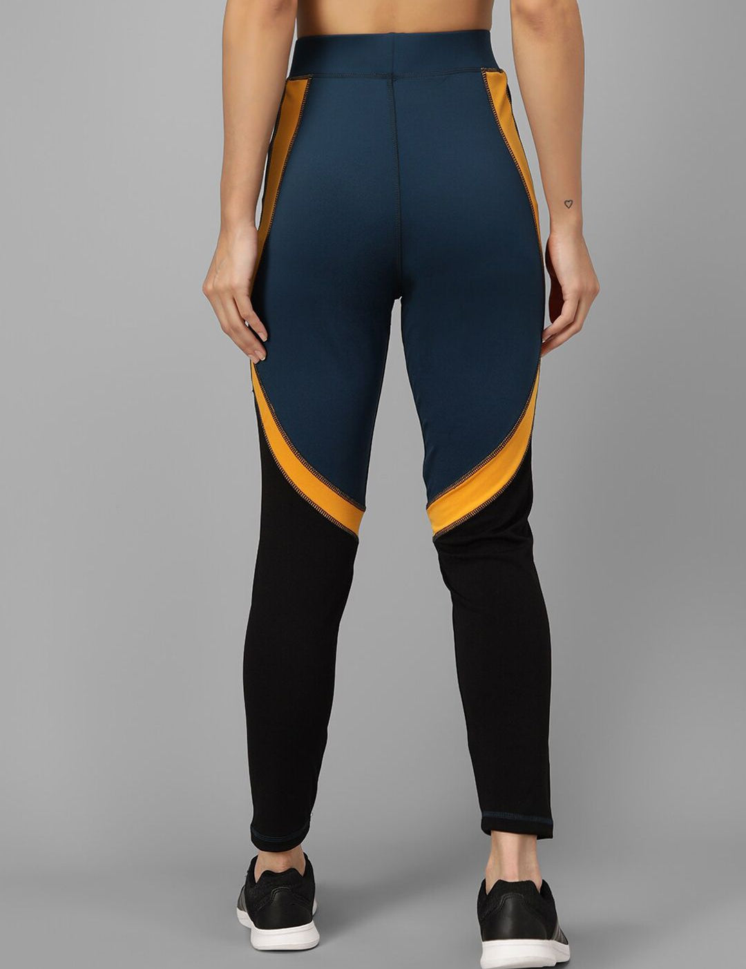 Kotty Women Green & Yellow Colourblocked Tights