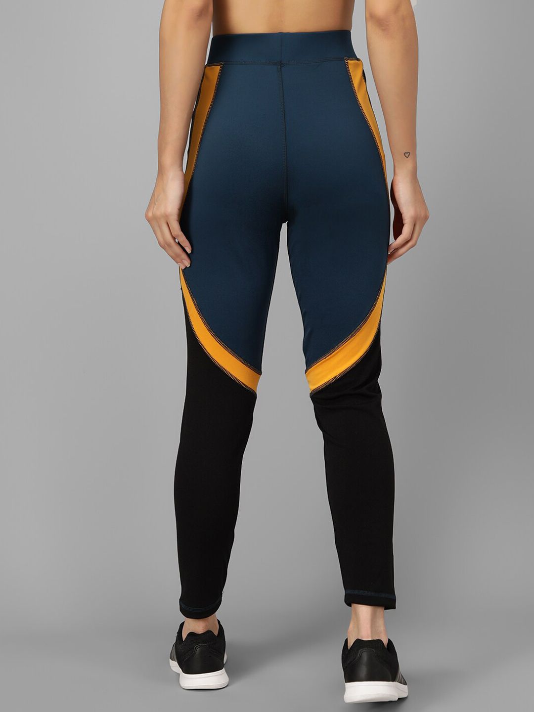 Kotty Women Green & Yellow Colourblocked Tights