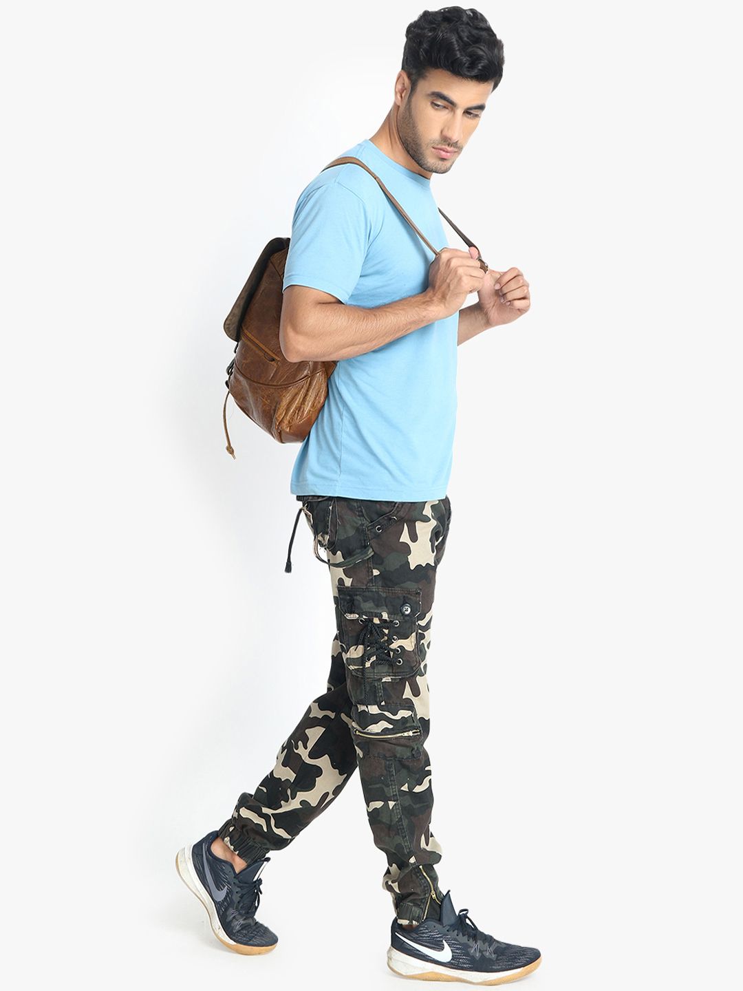 Kotty Men Cream-Coloured & Olive Green Regular Fit Camouflage Printed Cargos