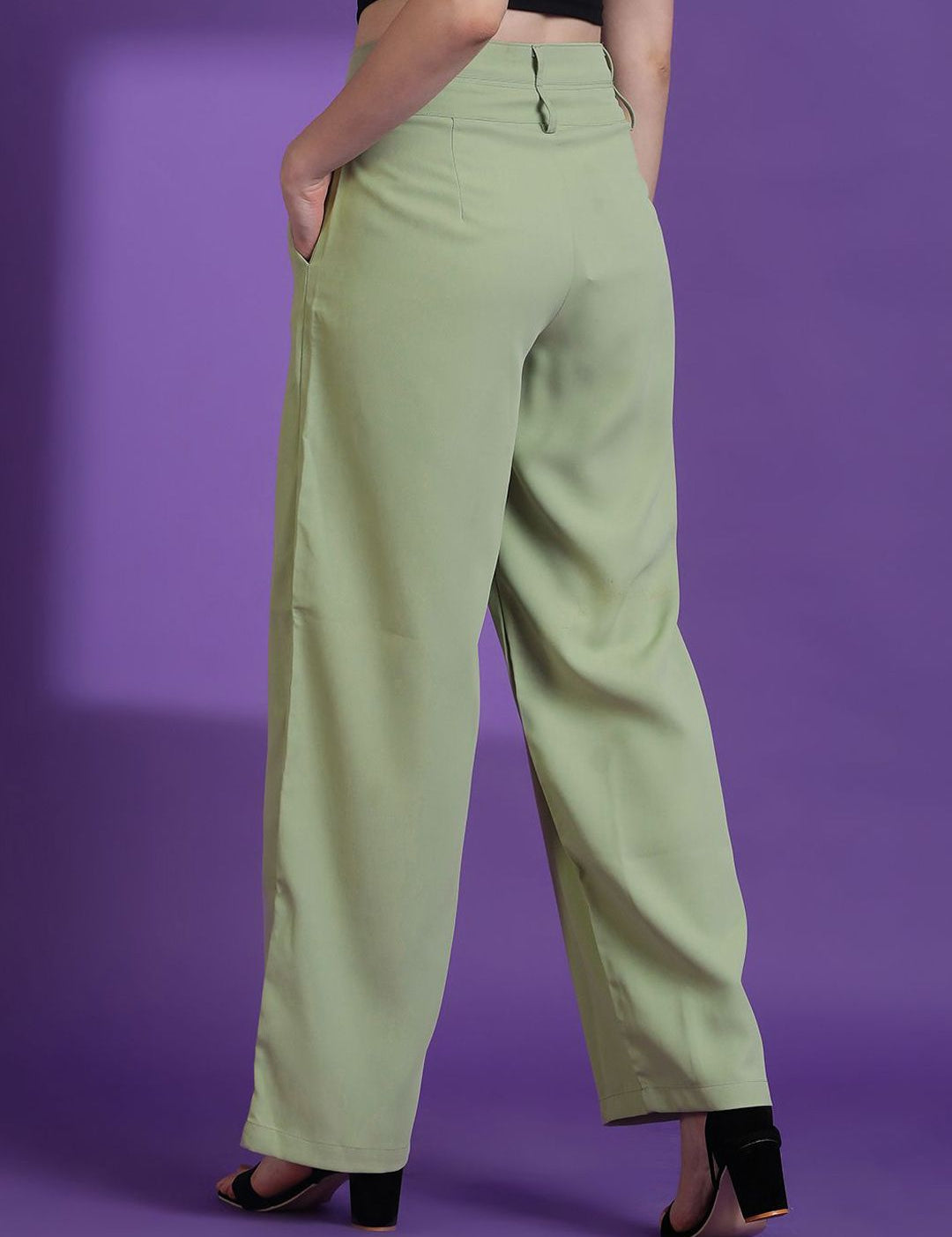 Kotty Women Solid Relaxed Straight Fit Mid-Rise Easy Wash Pleated Regular Trousers