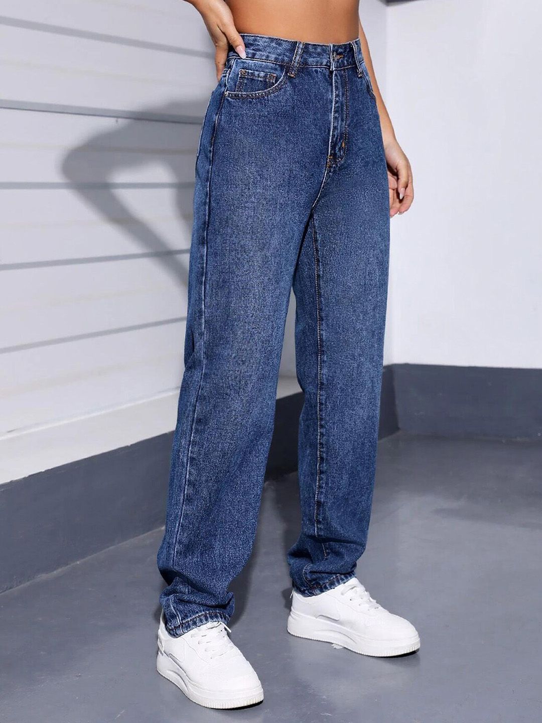 Kotty Women Jean Straight Fit High-Rise Light Fade Stretchable Jeans