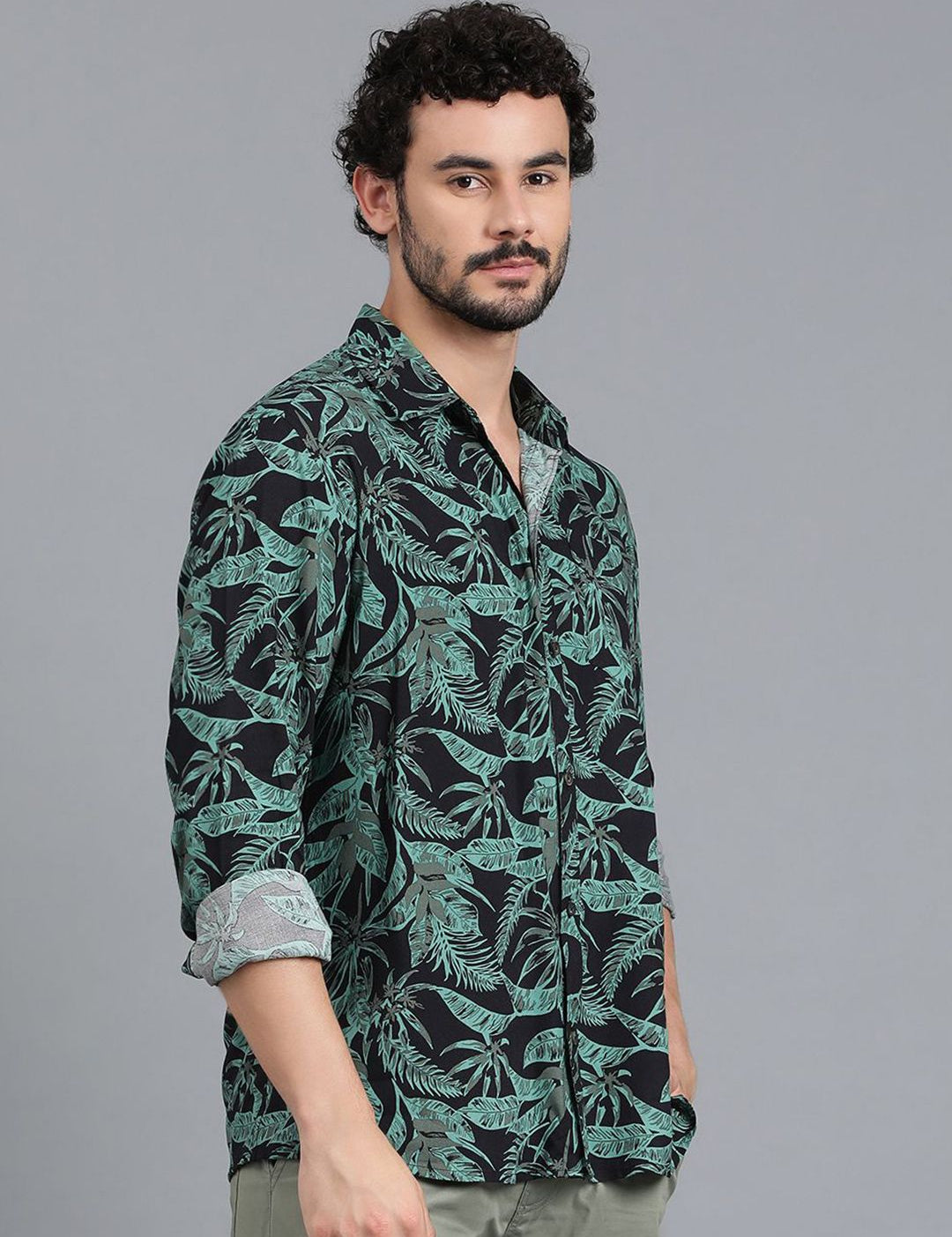 Kotty New Green & Black Floral Printed Spread Collar Relaxed Fit Casual Shirt