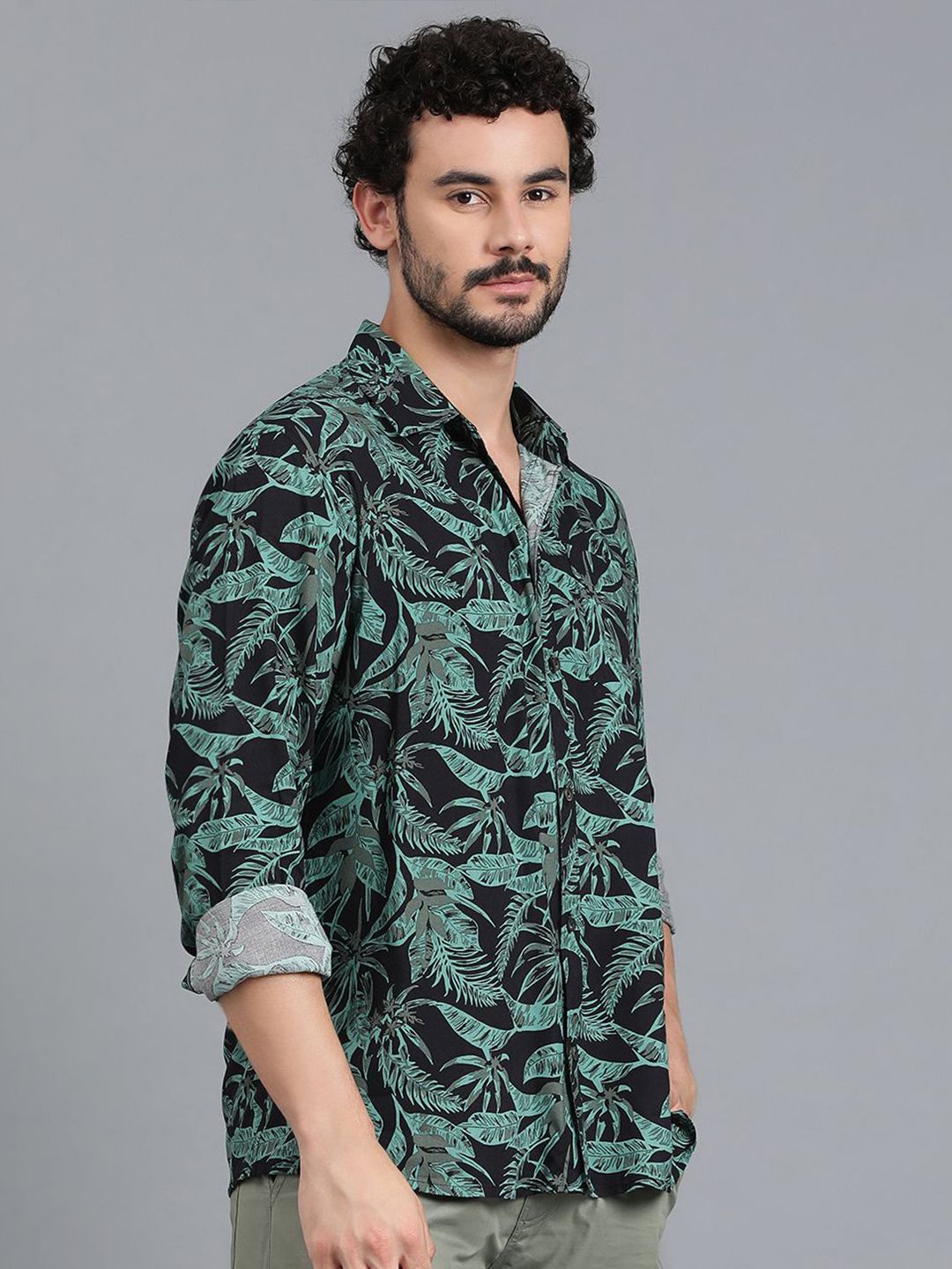 Kotty New Green & Black Floral Printed Spread Collar Relaxed Fit Casual Shirt