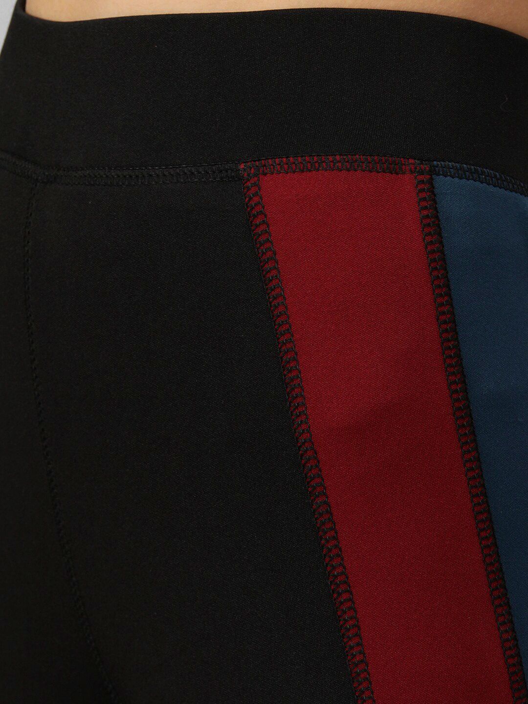 Kotty Women Black & Teal Blue Ccolourblocked Tights