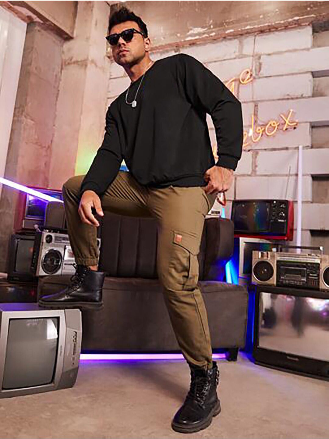 Kotty Black Ribbed Fleece Pullover Sweatshirt