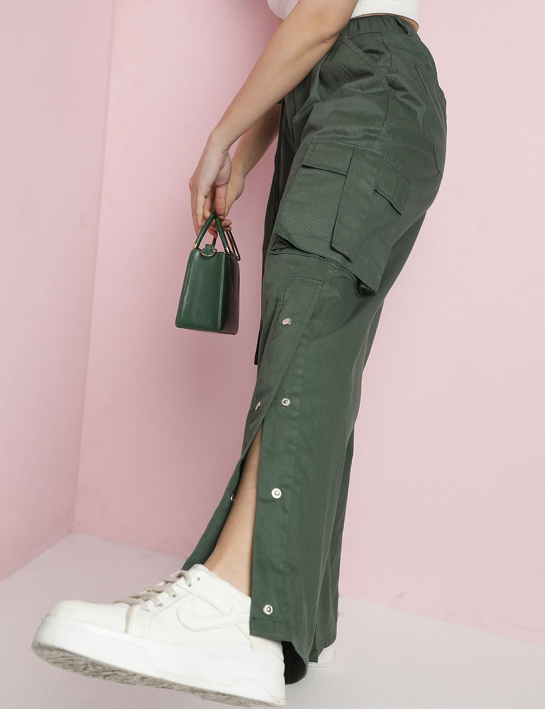 Kotty Women Solid Relaxed Straight Fit Mid-Rise Cargos Trousers