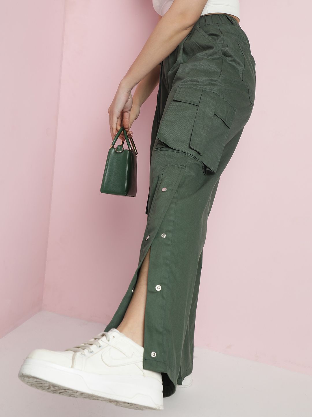 Kotty Women Solid Relaxed Straight Fit Mid-Rise Cargos Trousers