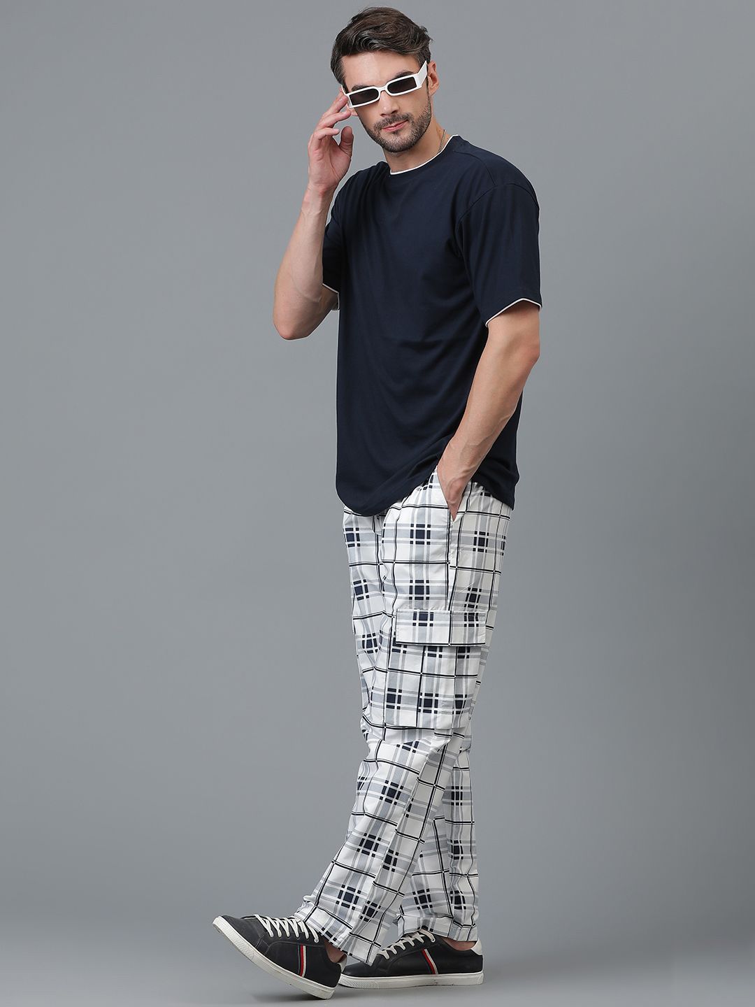 Kotty Men Checked Relaxed Low-Rise Easy Wash Cargo Trousers