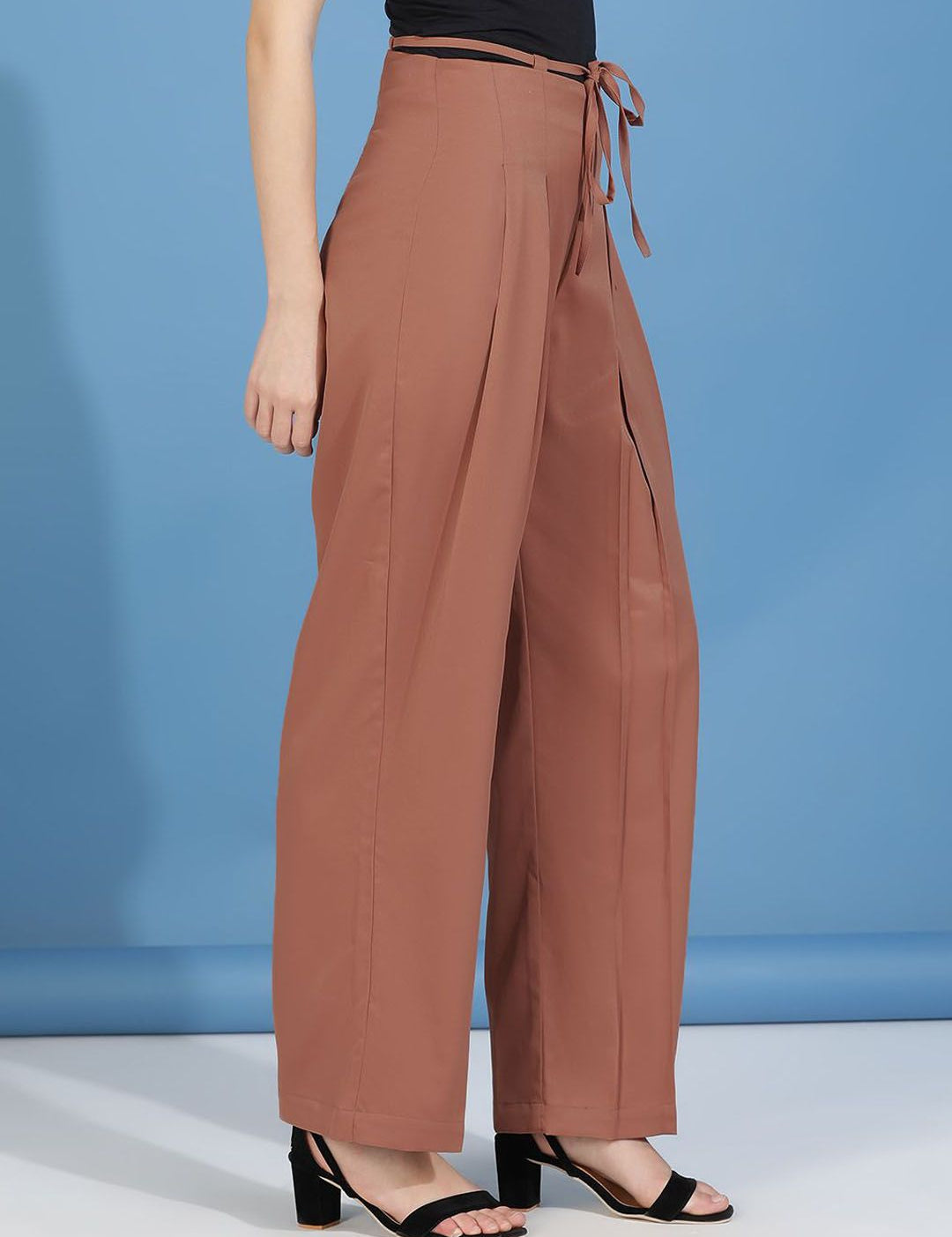 Kotty Women Relaxed Straight Fit High-Rise Easy Wash Pleated Trousers