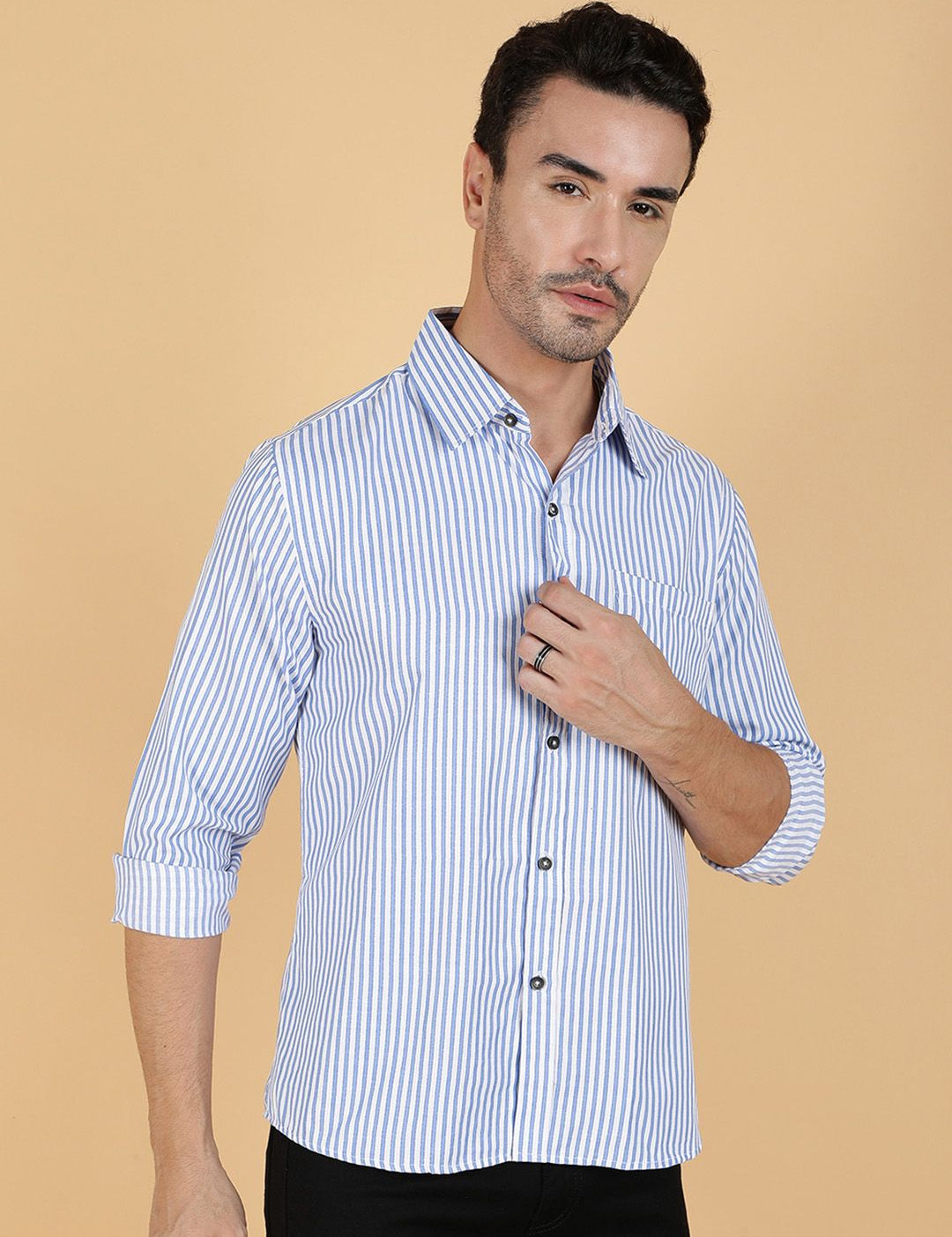 Kotty Men Relaxed Spread Collar Graphic Printed Casual Shirt
