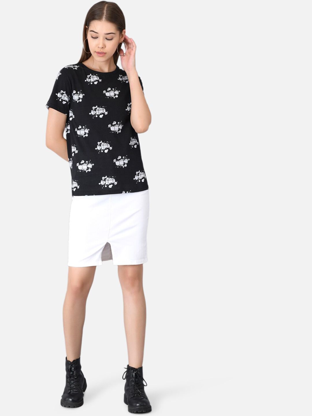 Kotty Women Black Printed Round Neck T-shirt