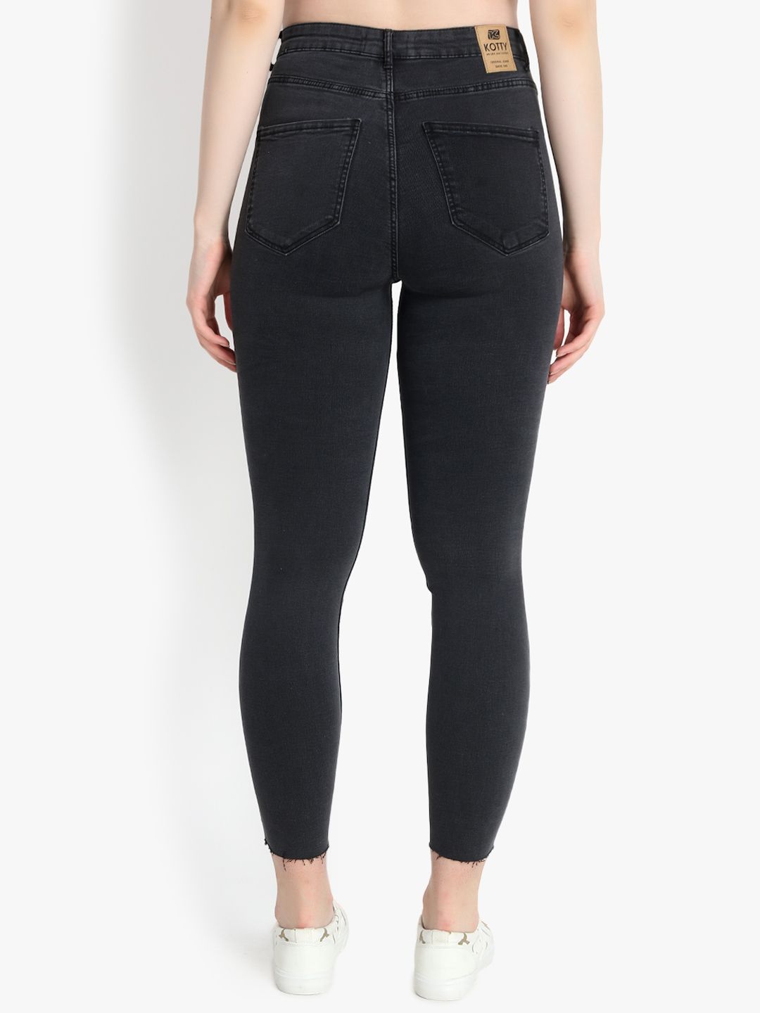 Kotty Women Black Skinny Fit High-Rise Slash Knee Cropped Jeans